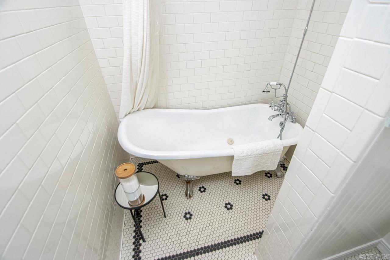 Hill Crest - Residential Lease