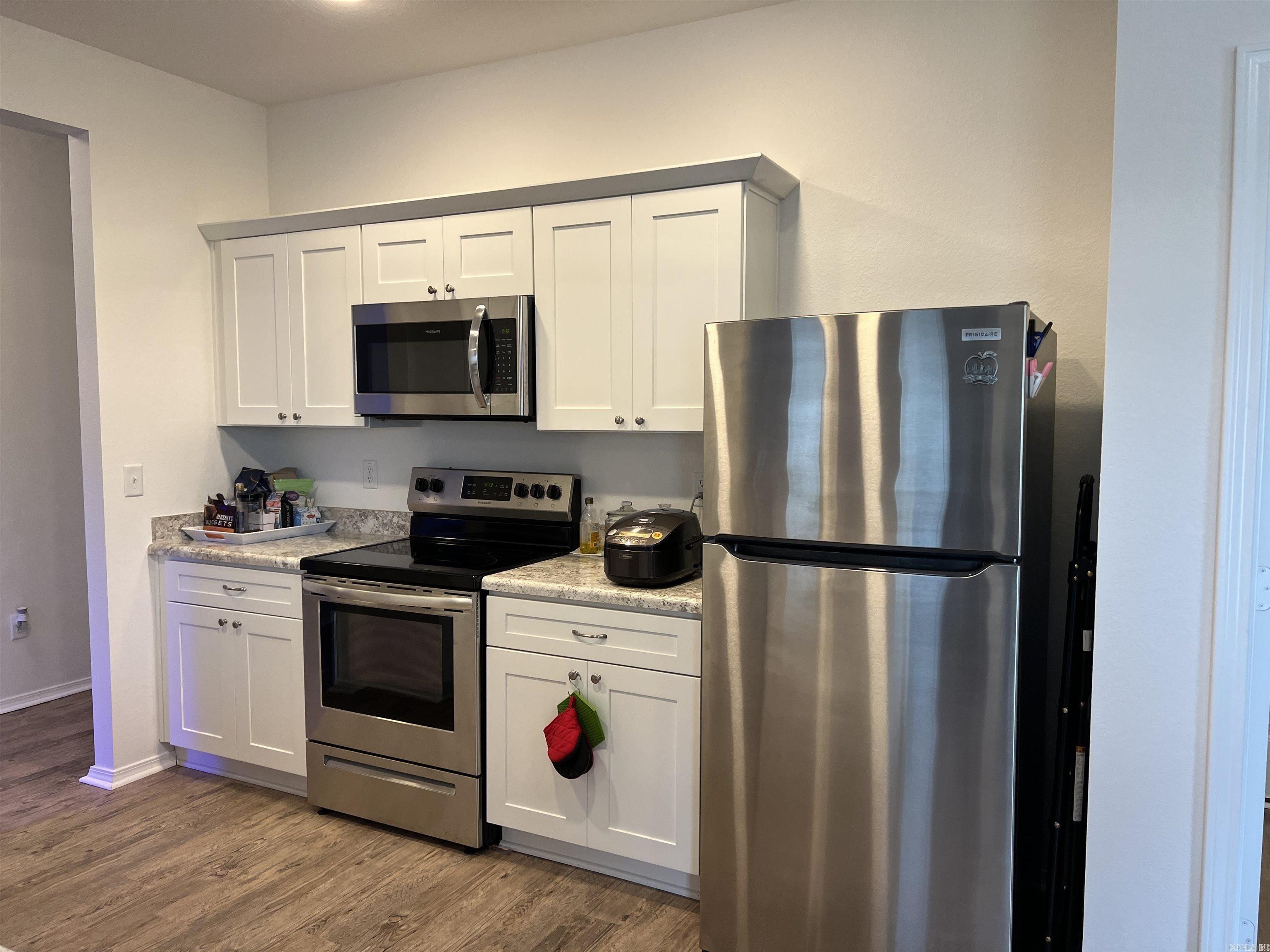 HILLDALE CROSSING - Residential