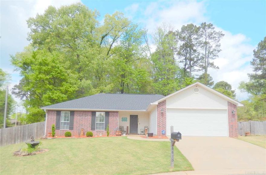 Come see this wonderful home that would be perfect for a first time home owner with a open floor plan. The cook of the home will love the kitchen that has granite countertops, glass tile backsplash, stainless steel appliances. All the bedrooms are spacious. The covered back patio is perfect for outdoor entertaining. This one is move in ready.