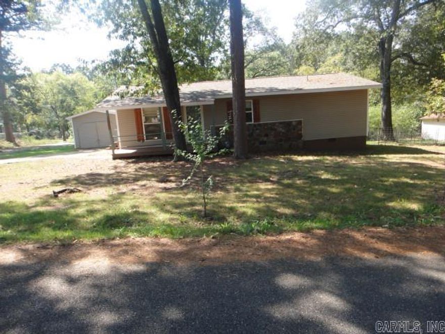 Located in downtown Heber Springs, recent renovations gives this home charm. There is a Shop and a detached 1 car garage. All within minutes of beautiful Greers Ferry Lake, Little Red River and popular hiking trails. All Initial Offers must be submitted via PropOffers.com by the BUYER AGENT ONLY. Please see Agent Remarks for further instructions.