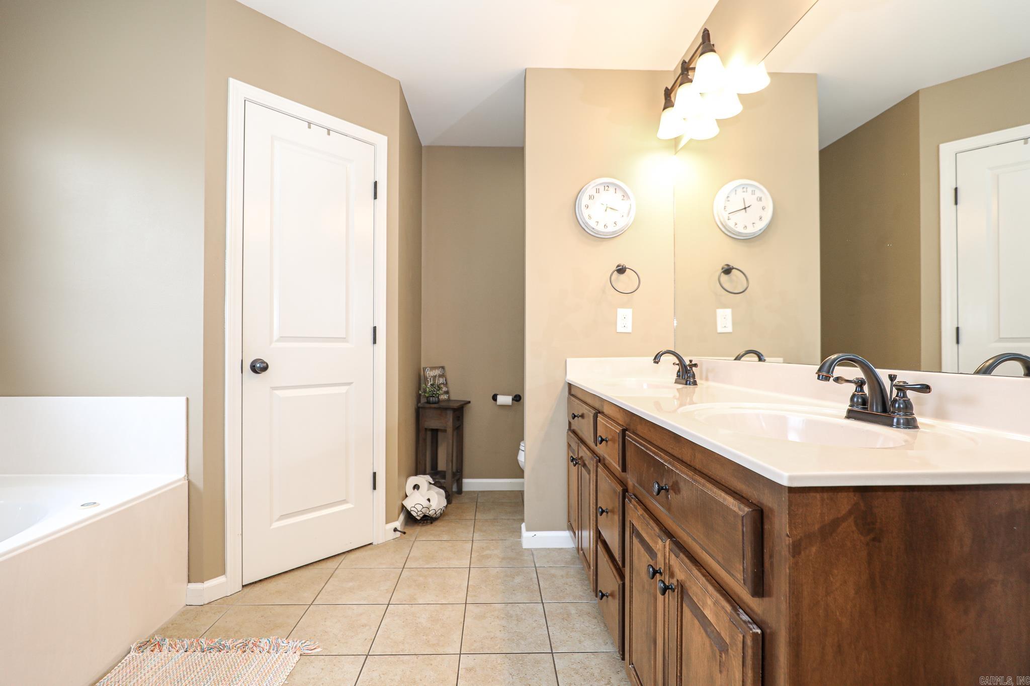 KINGS CROSSING - Residential