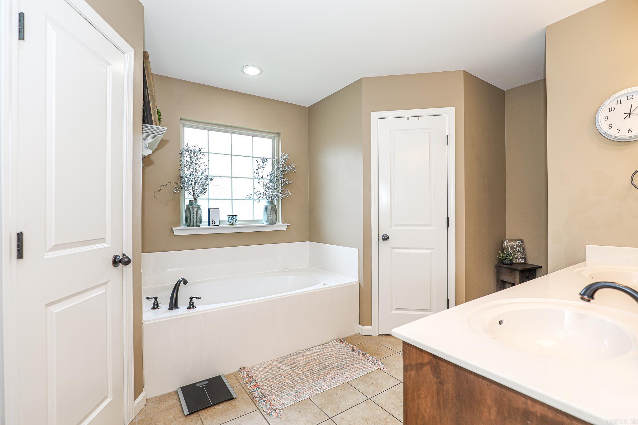 KINGS CROSSING - Residential