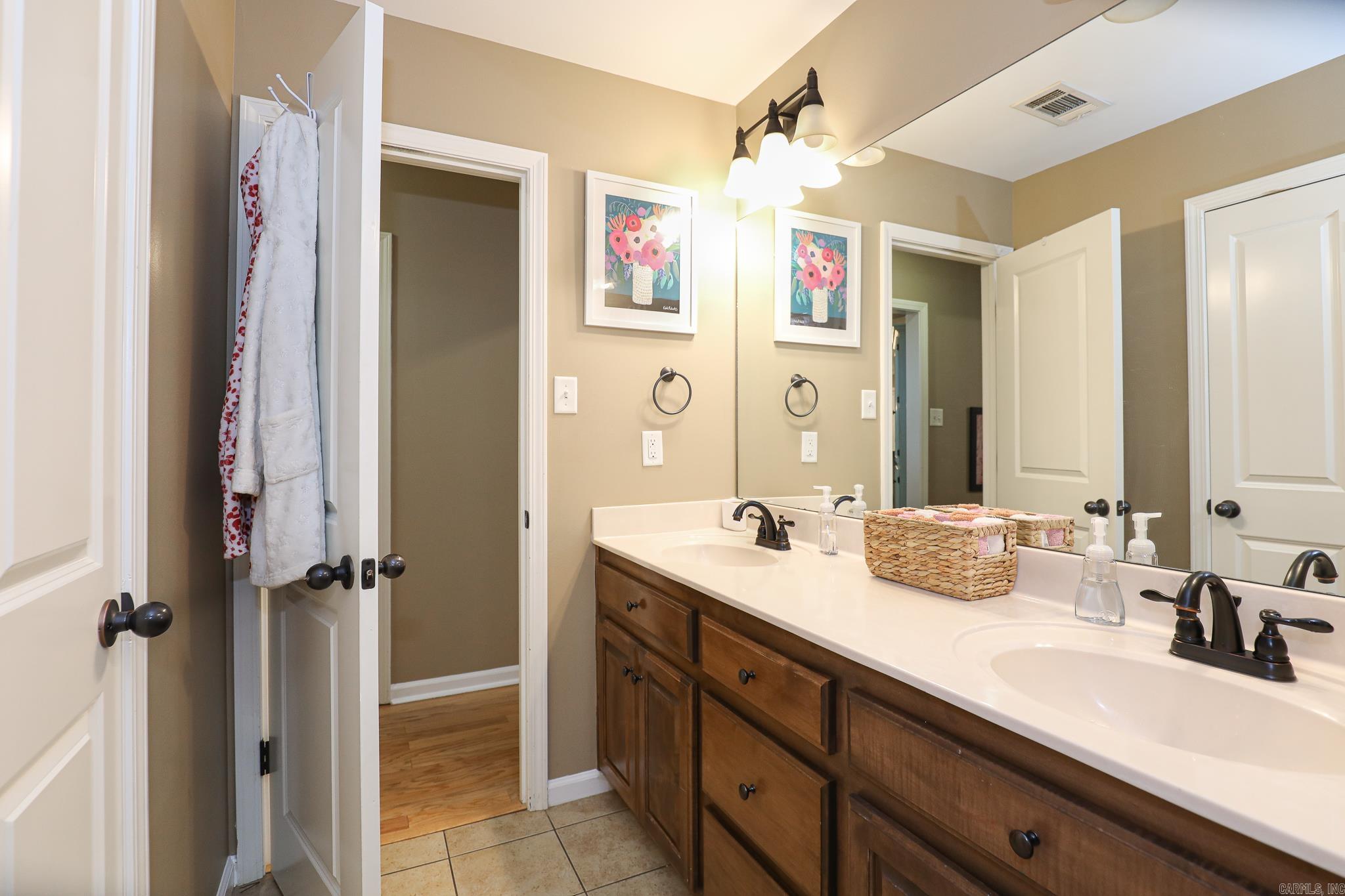 KINGS CROSSING - Residential