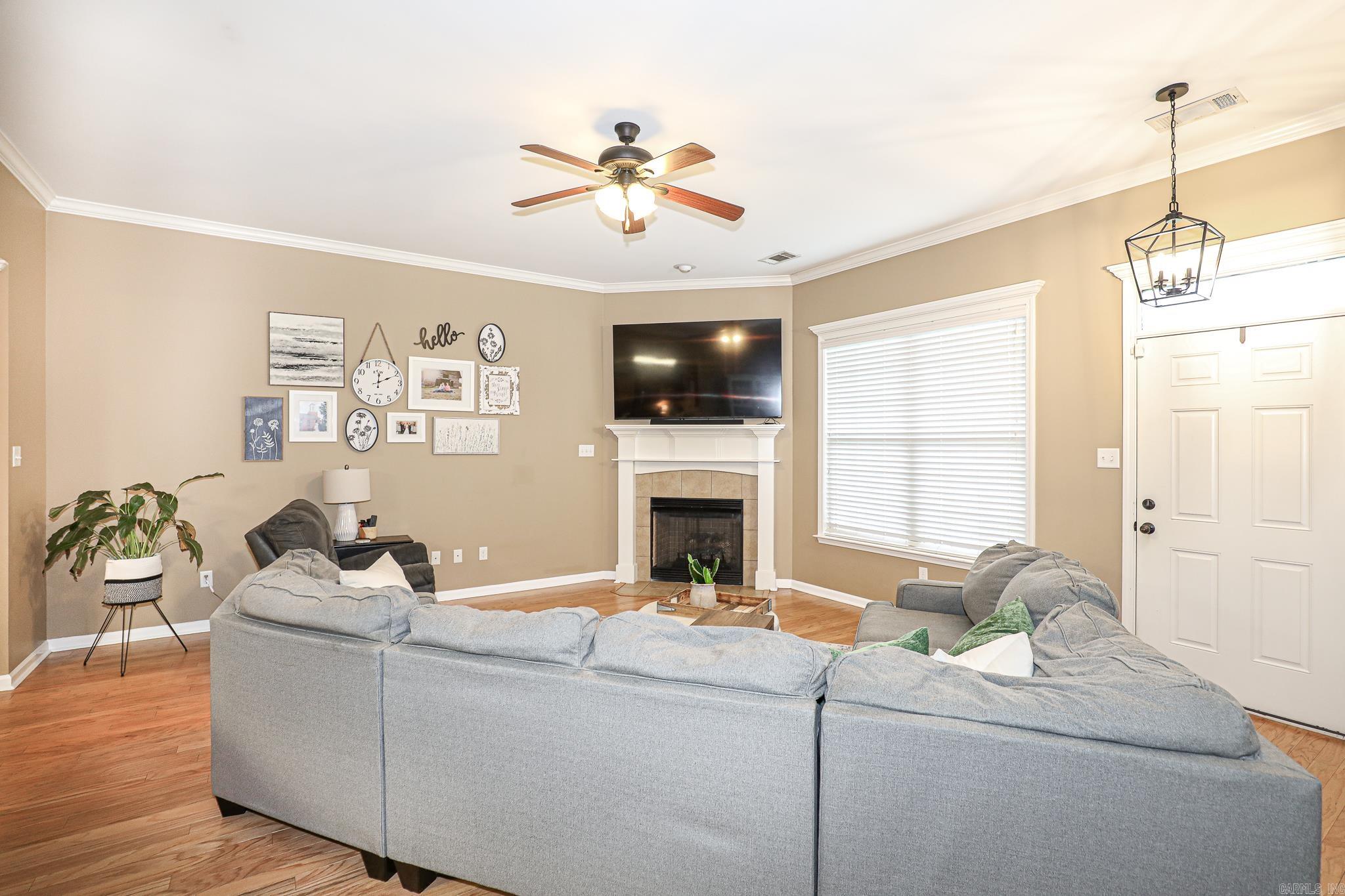 KINGS CROSSING - Residential
