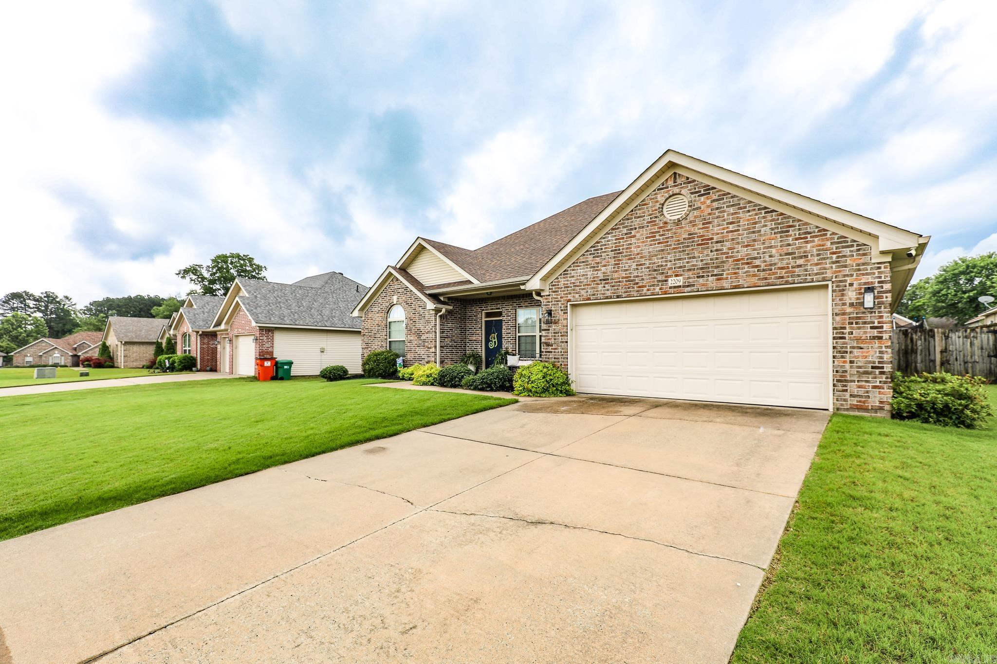 KINGS CROSSING - Residential
