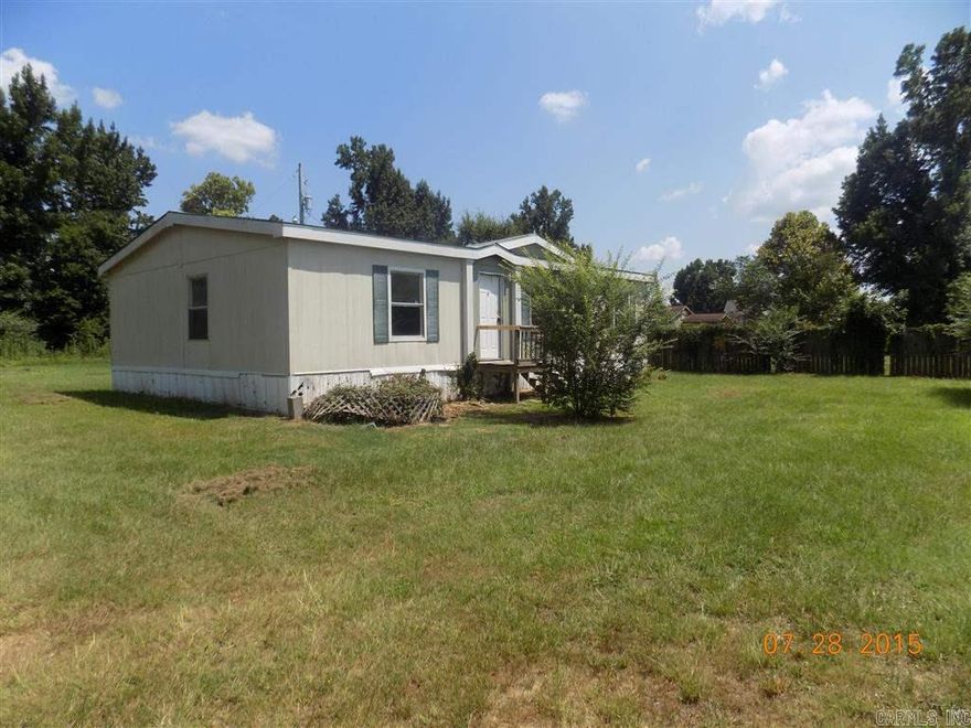 HUD Owned Property: Case 031-335109. HUD Homes sold As-Is with no representations, warranties or disclosures. Ask your agent for details & submit offers on www.HUDHomeStore.com. Managed by www.PEMCO.com. Check HUDHomeStore.com for property availability before showing. For FHA Financing: IE (Insured w/Escrow). Don't miss out on this 3BR/2BA home w/living room, kitchen/dining combo, located on nice sized lot. Agents see confidential remarks!