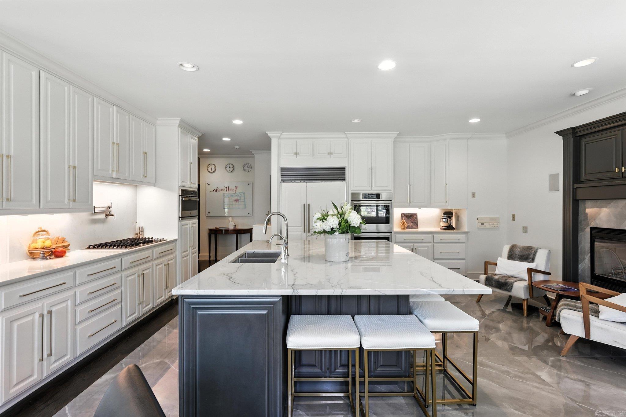 CHENAL VALLEY CHENAL CIRCLE - Residential