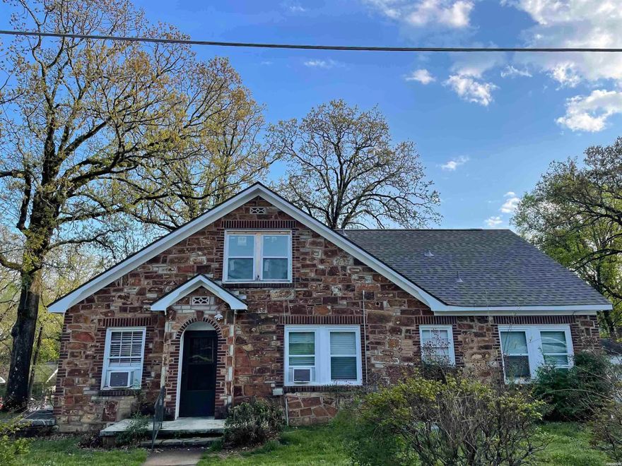 Classic Rock house, is currently designed as a Duplex 3/1 downstairs, and 2/1 upstairs, huge backyard and storage shed. Upstairs is not complete.