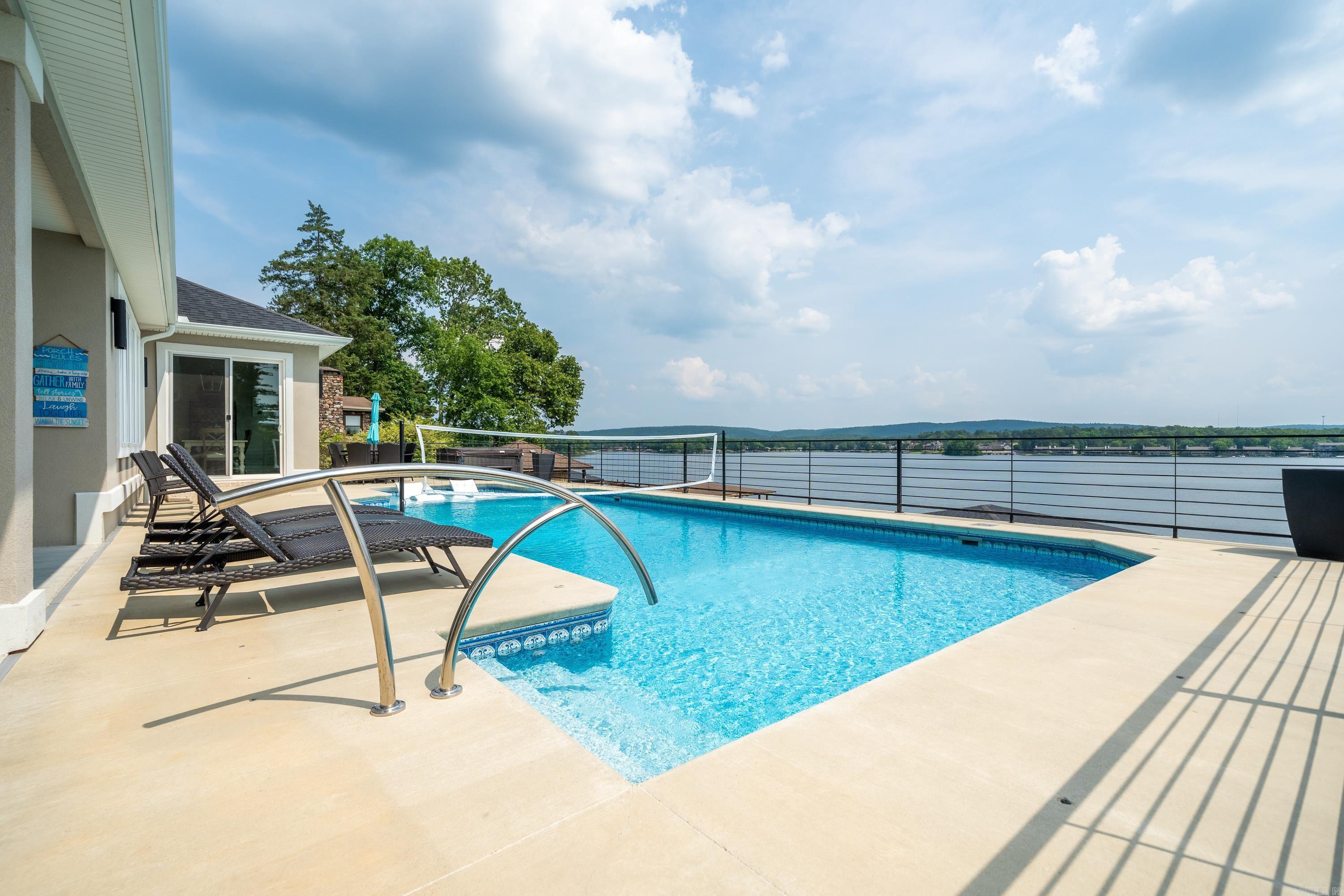 LONG POINT - Residential