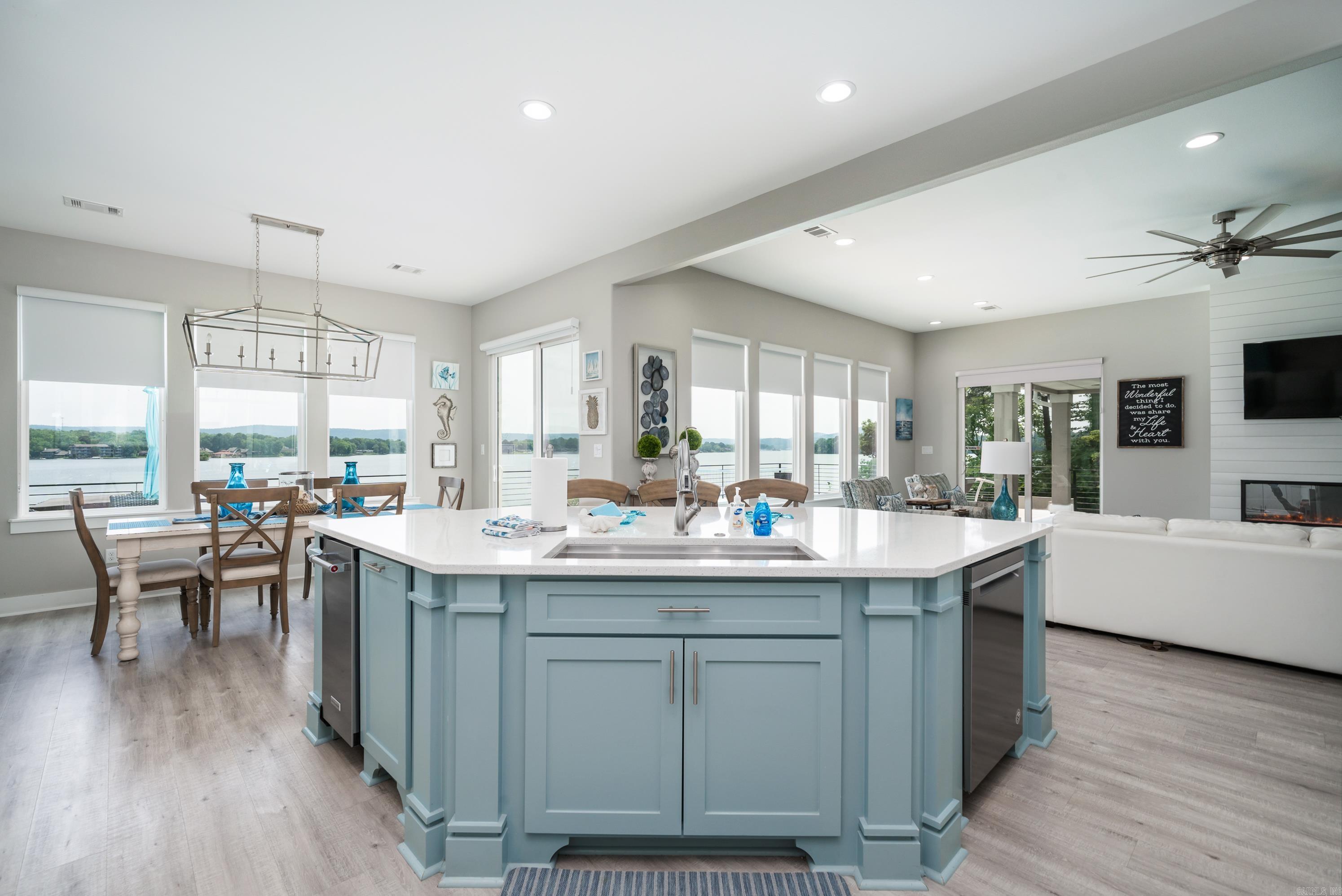 LONG POINT - Residential