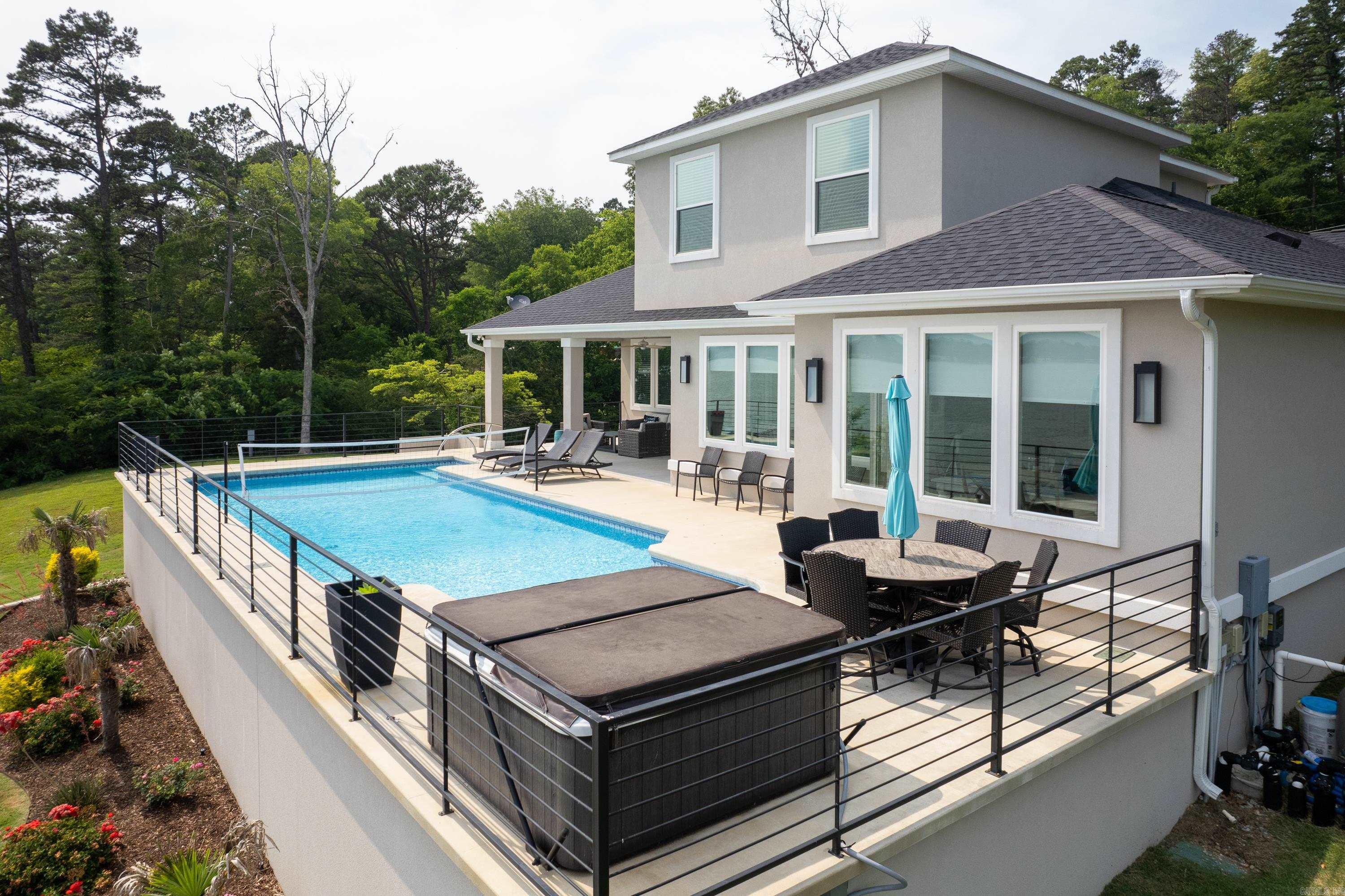 LONG POINT - Residential