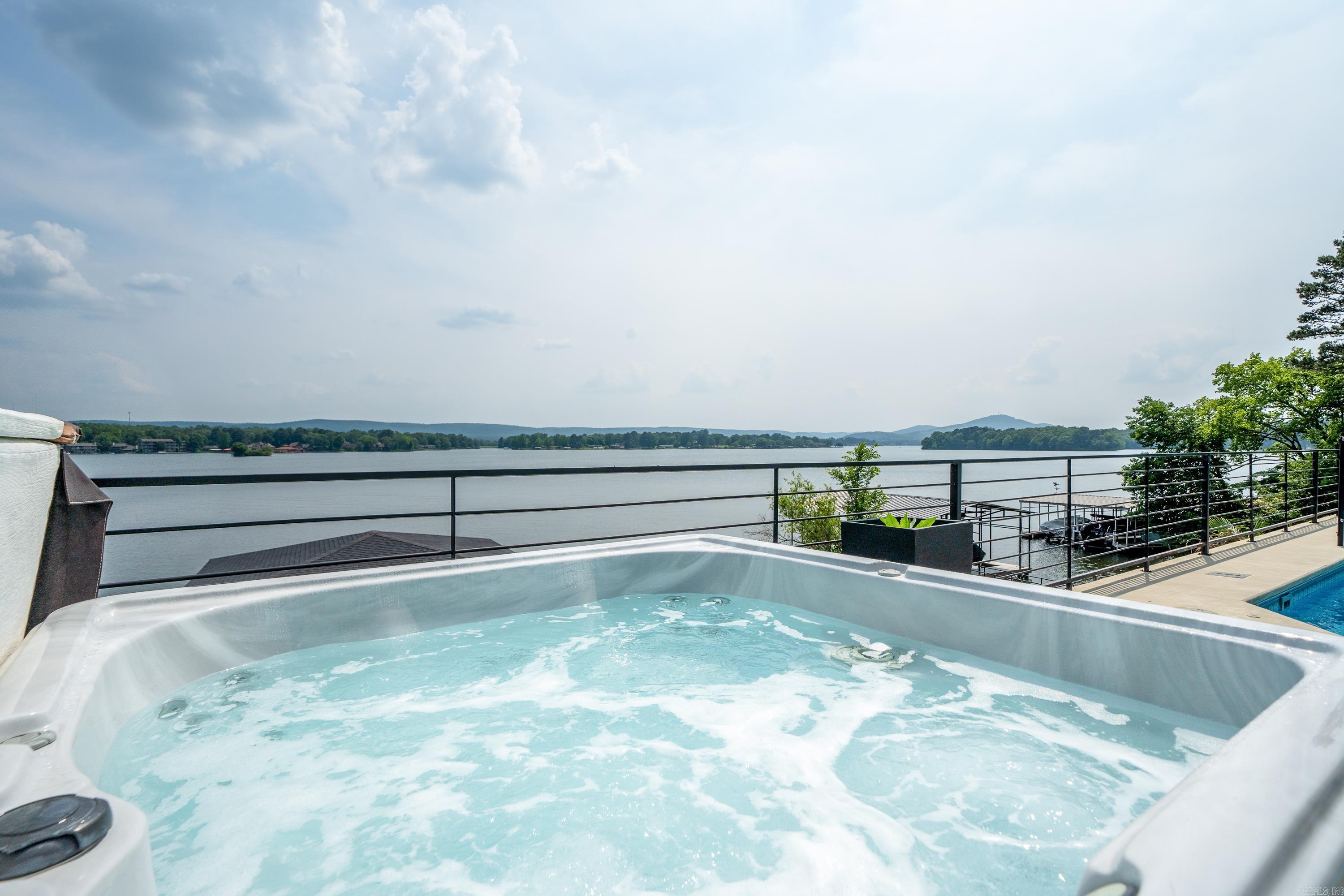 LONG POINT - Residential