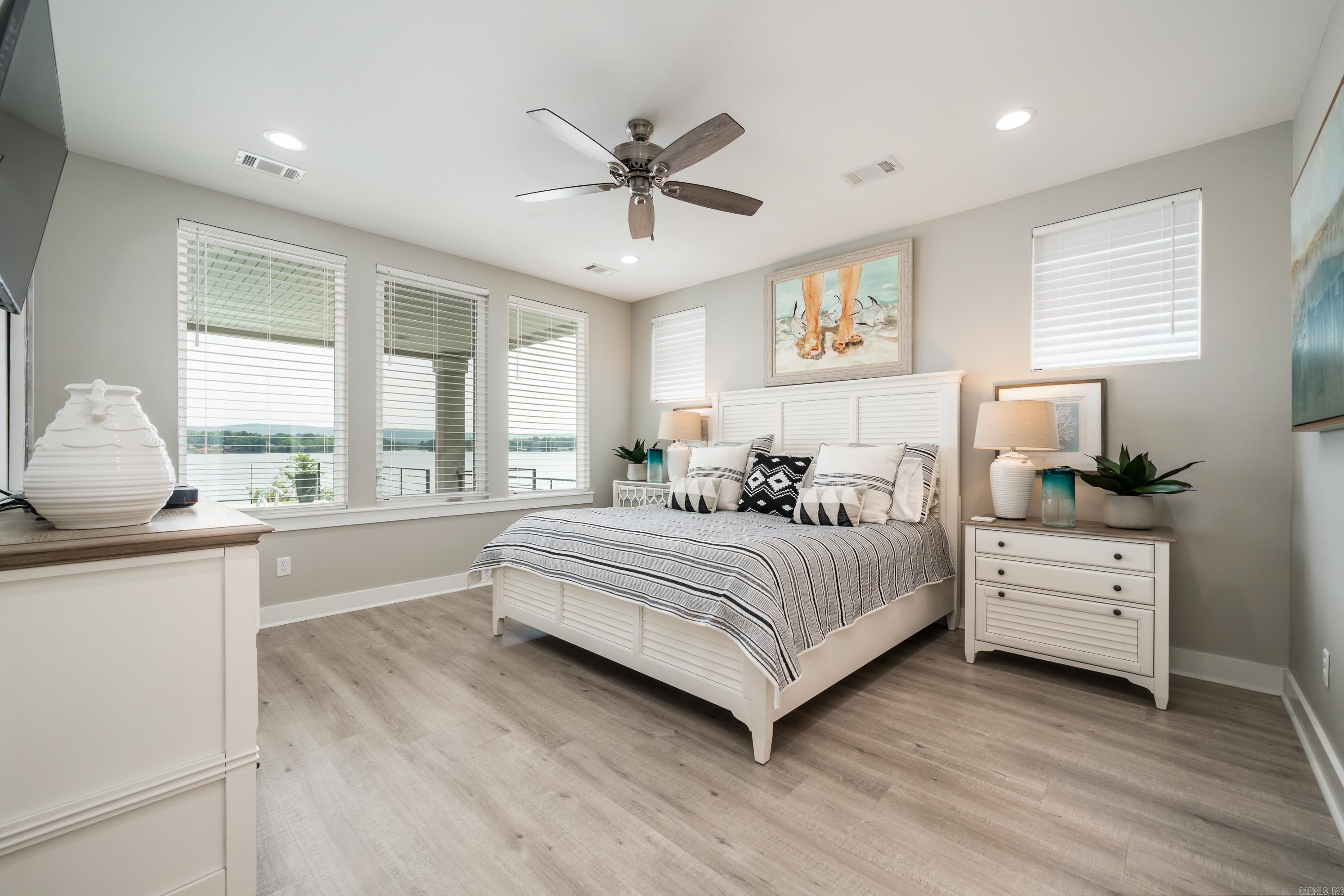 LONG POINT - Residential