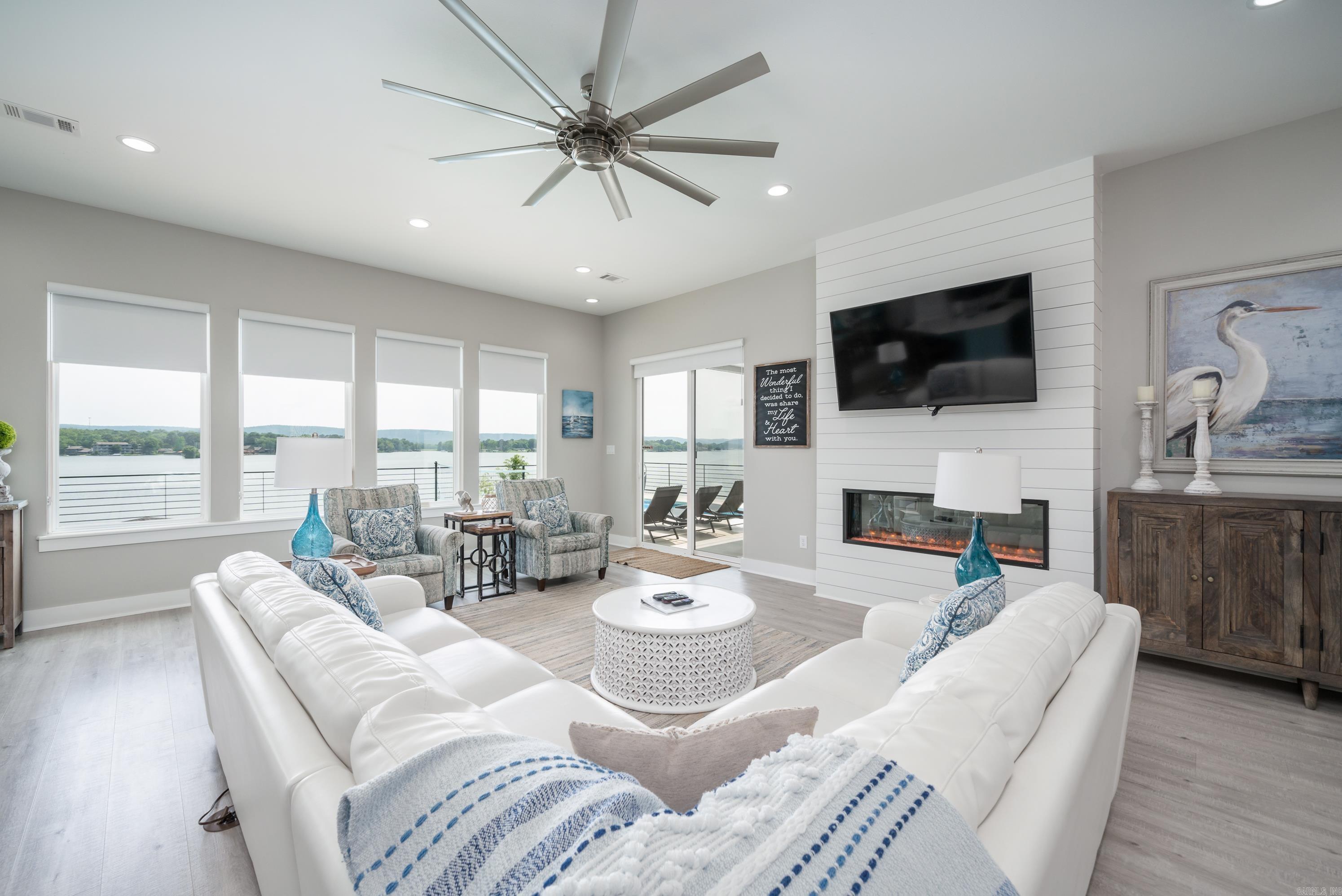 LONG POINT - Residential