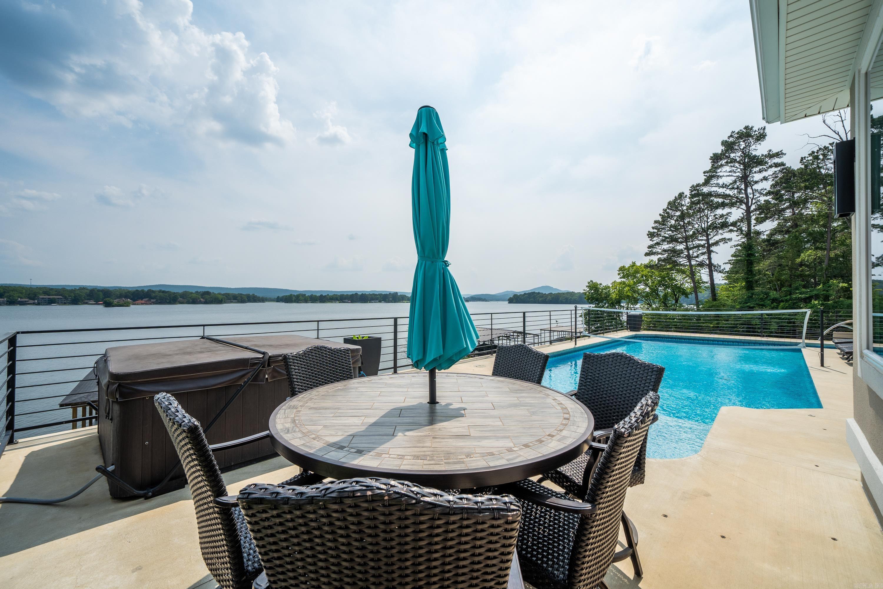 LONG POINT - Residential