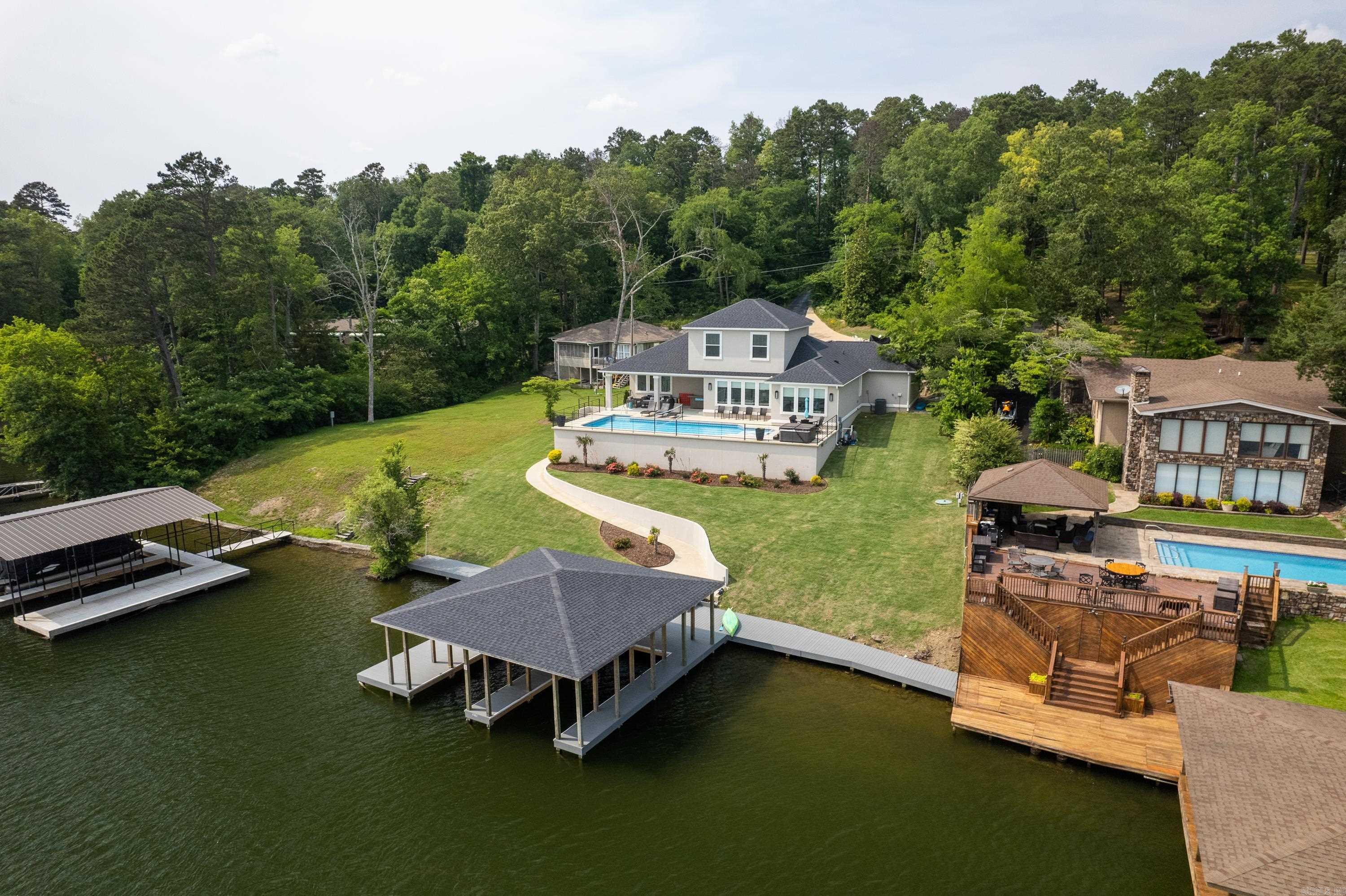 LONG POINT - Residential