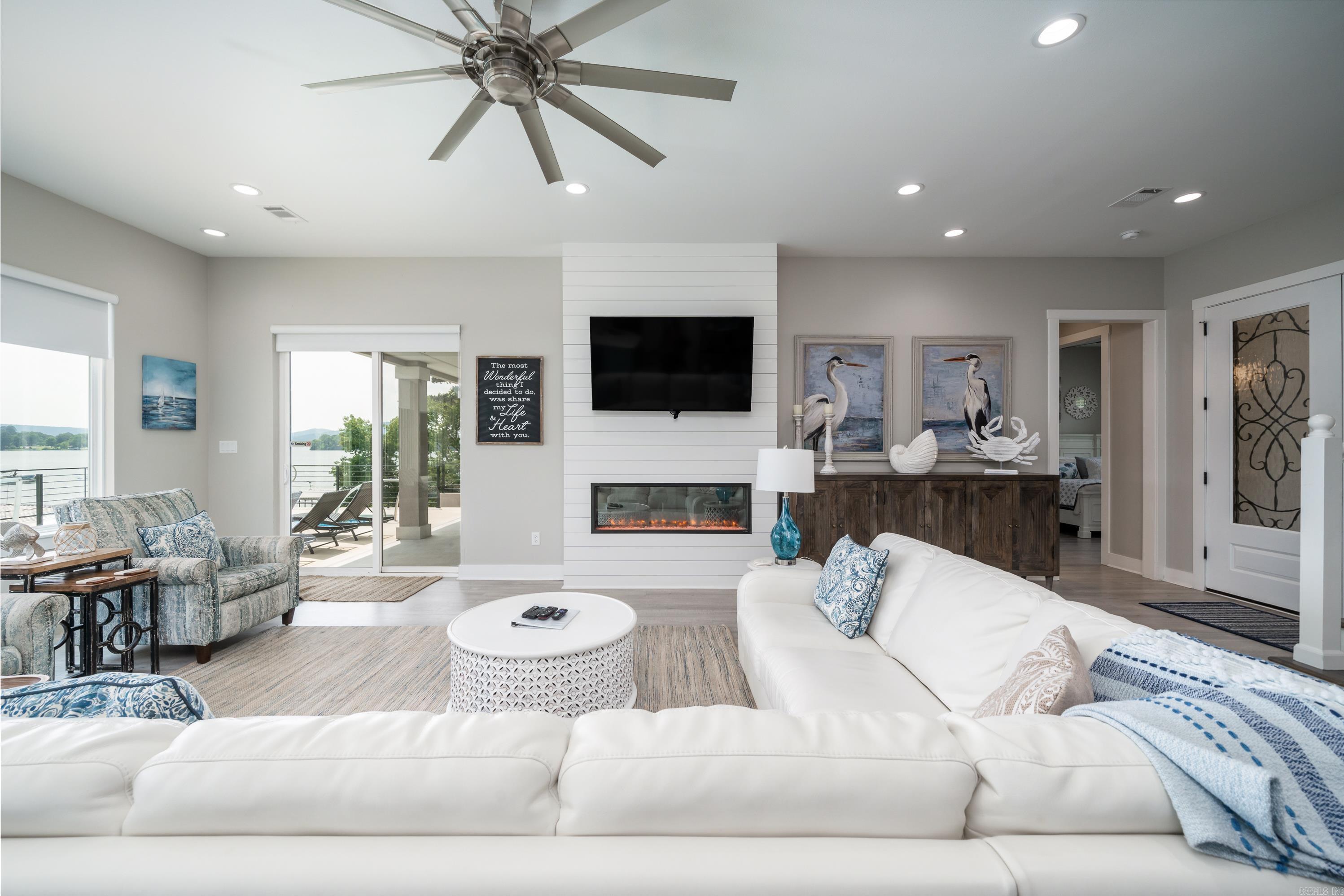 LONG POINT - Residential