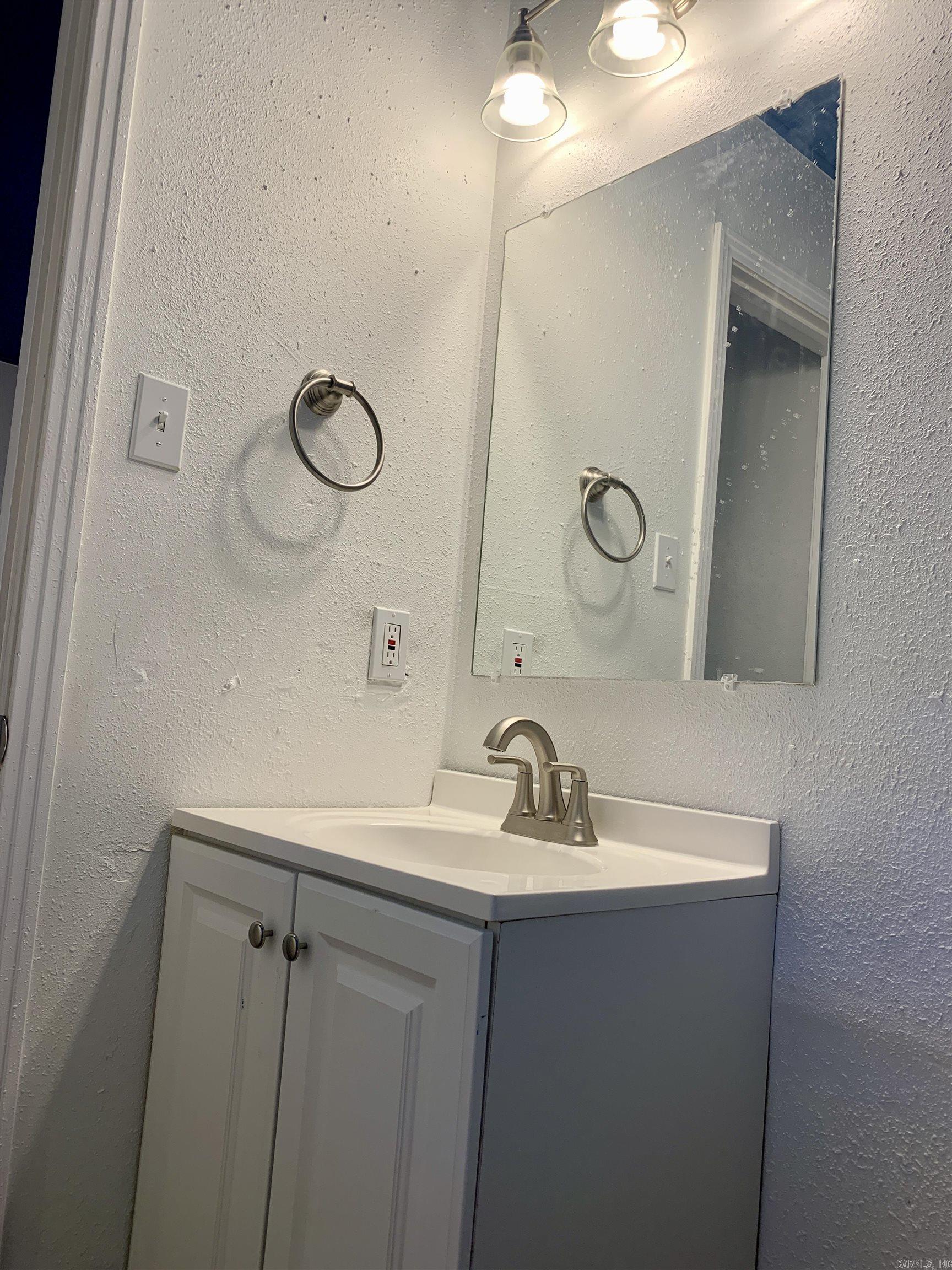 TWIN LAKES - Residential