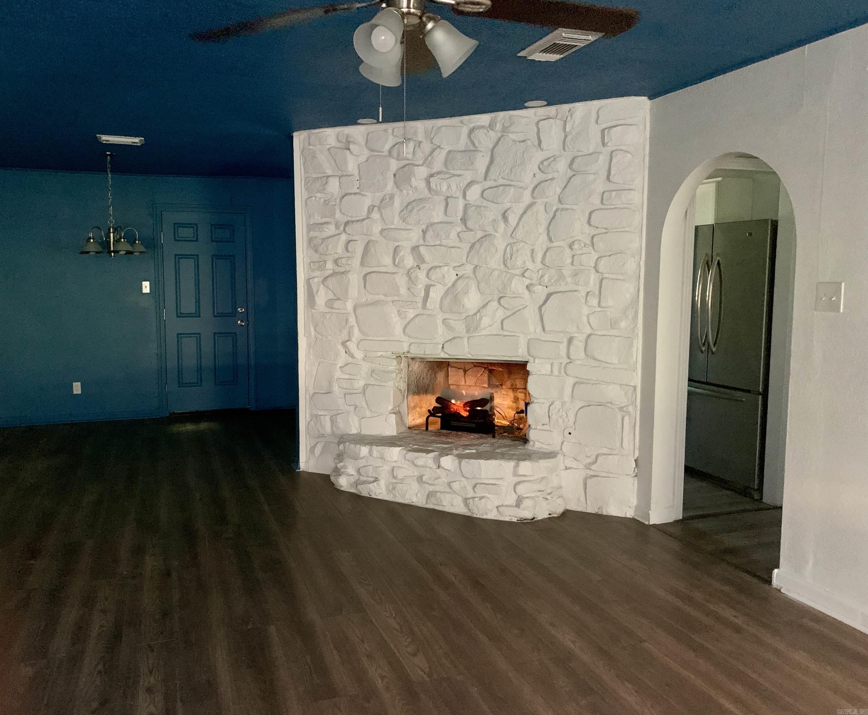 TWIN LAKES - Residential