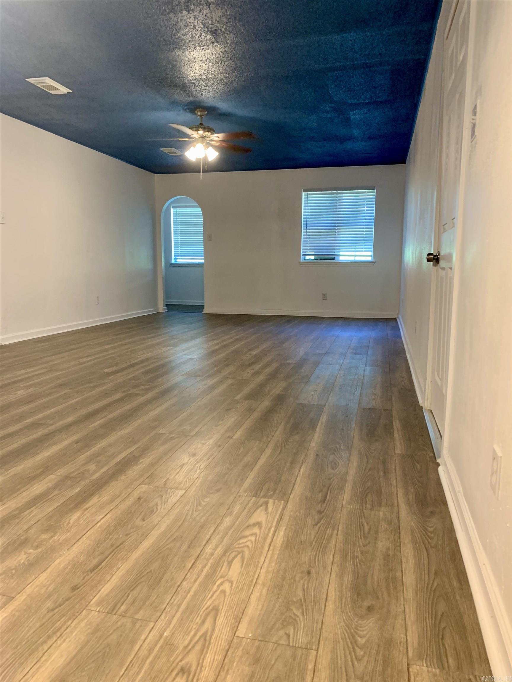 TWIN LAKES - Residential