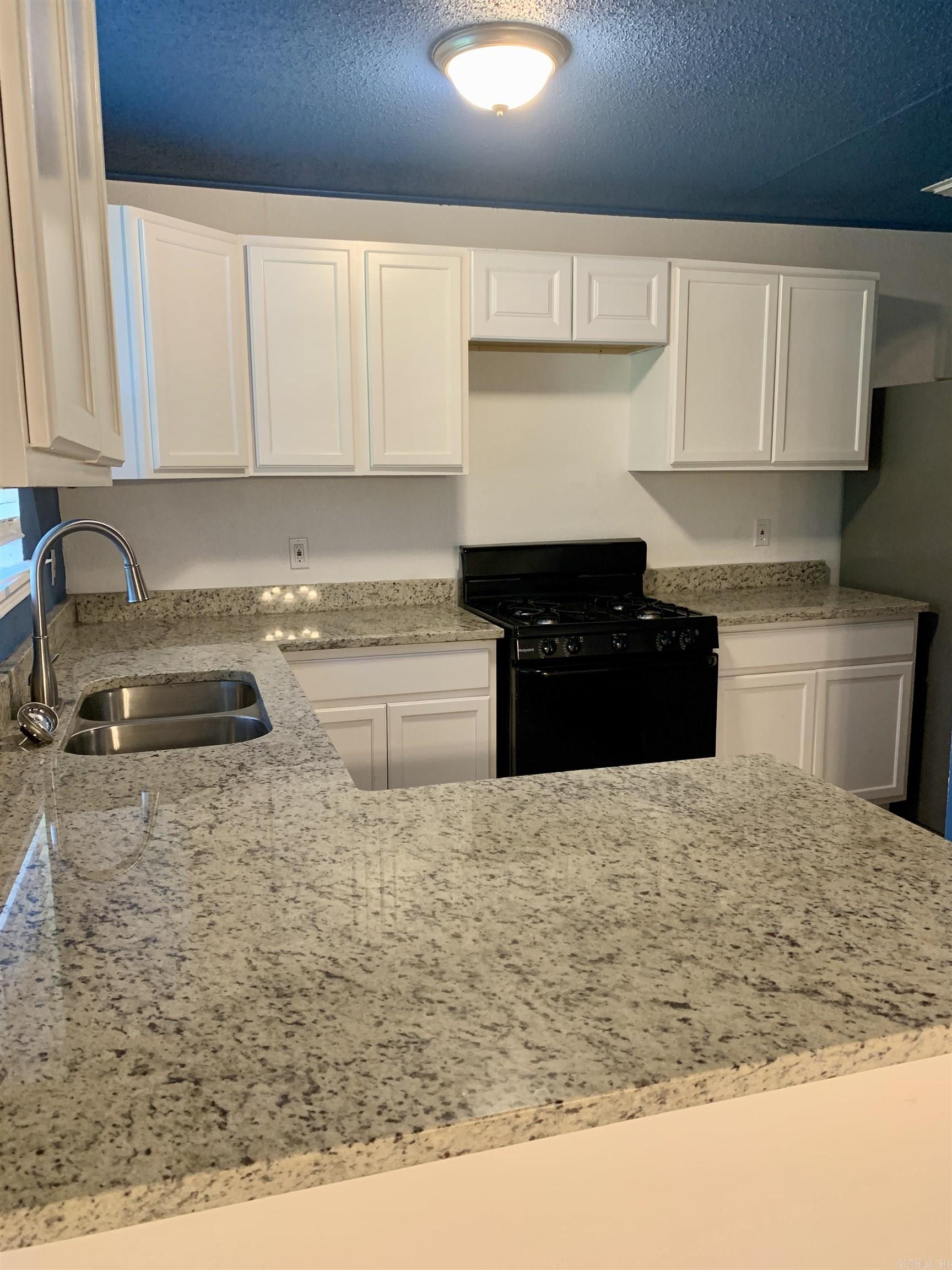 TWIN LAKES - Residential