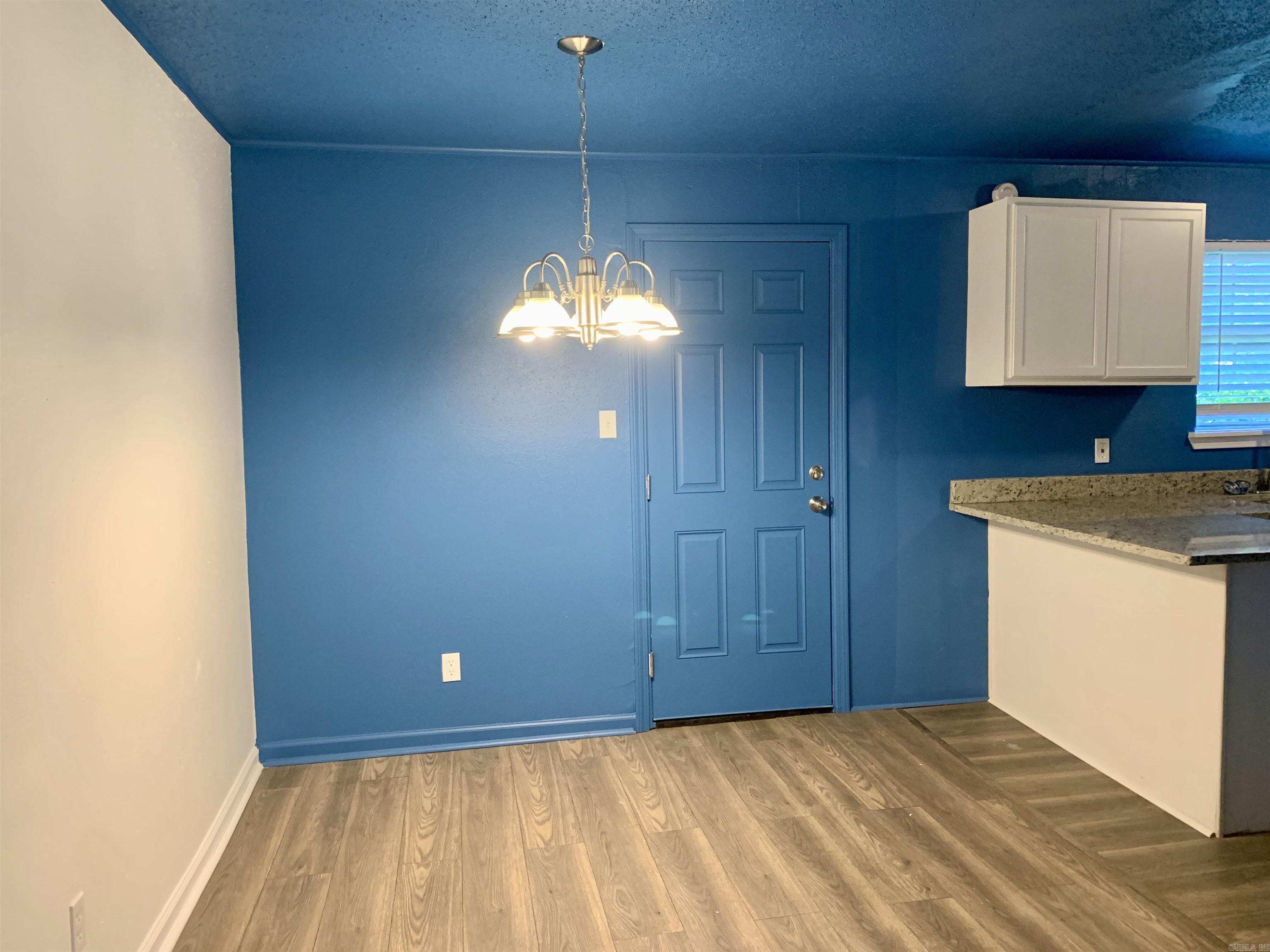 TWIN LAKES - Residential