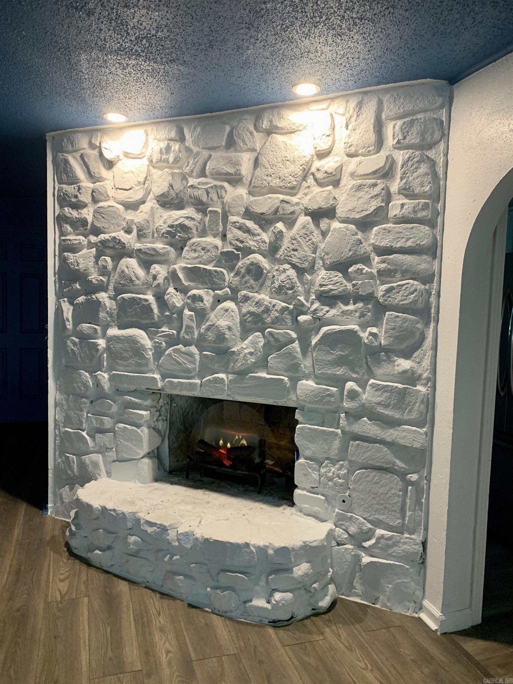 TWIN LAKES - Residential