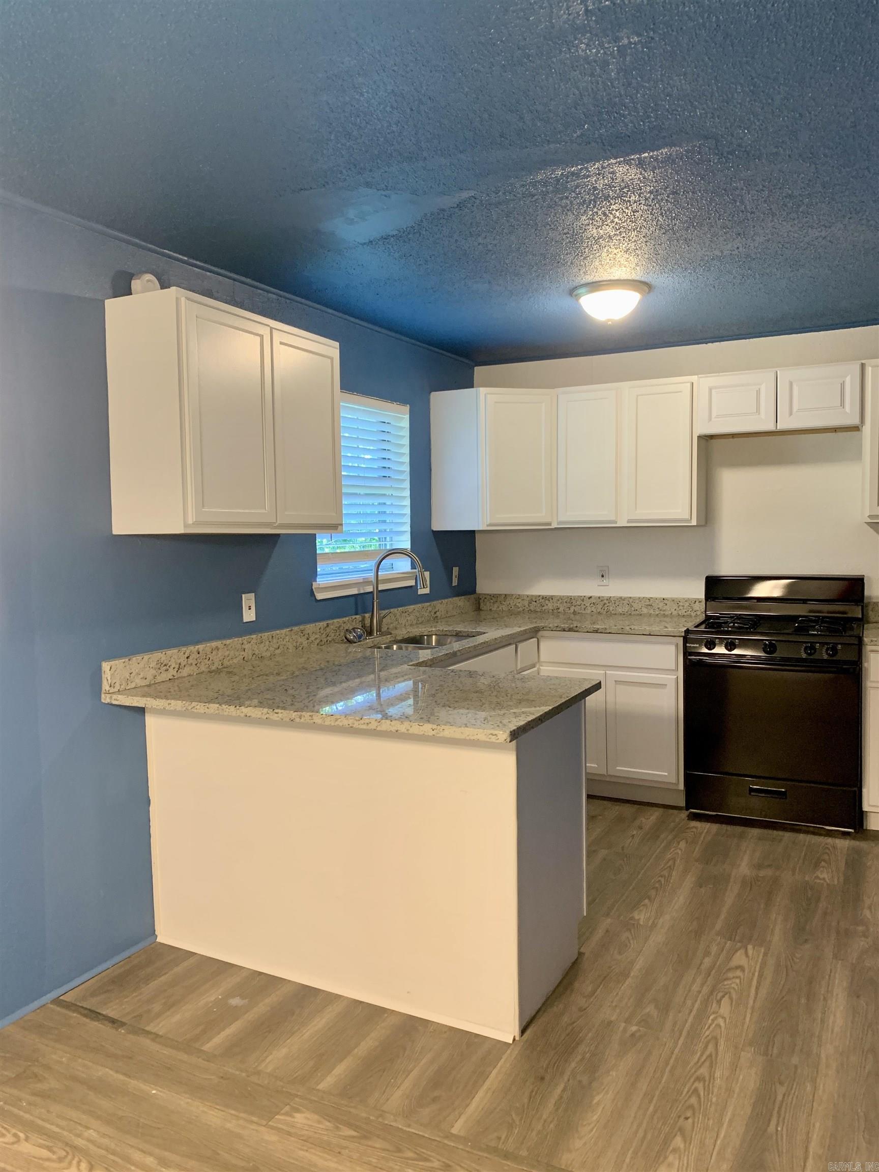 TWIN LAKES - Residential