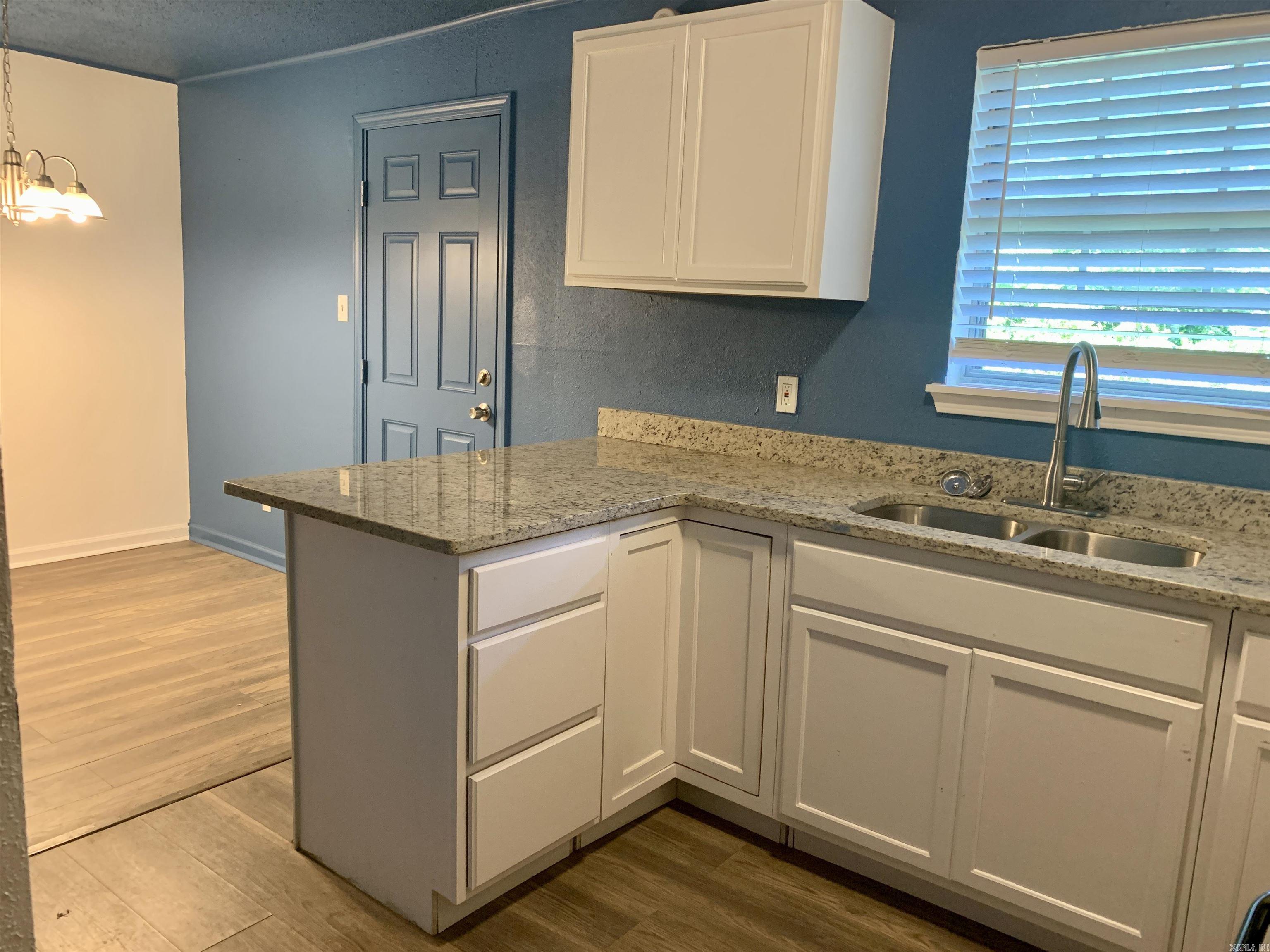 TWIN LAKES - Residential