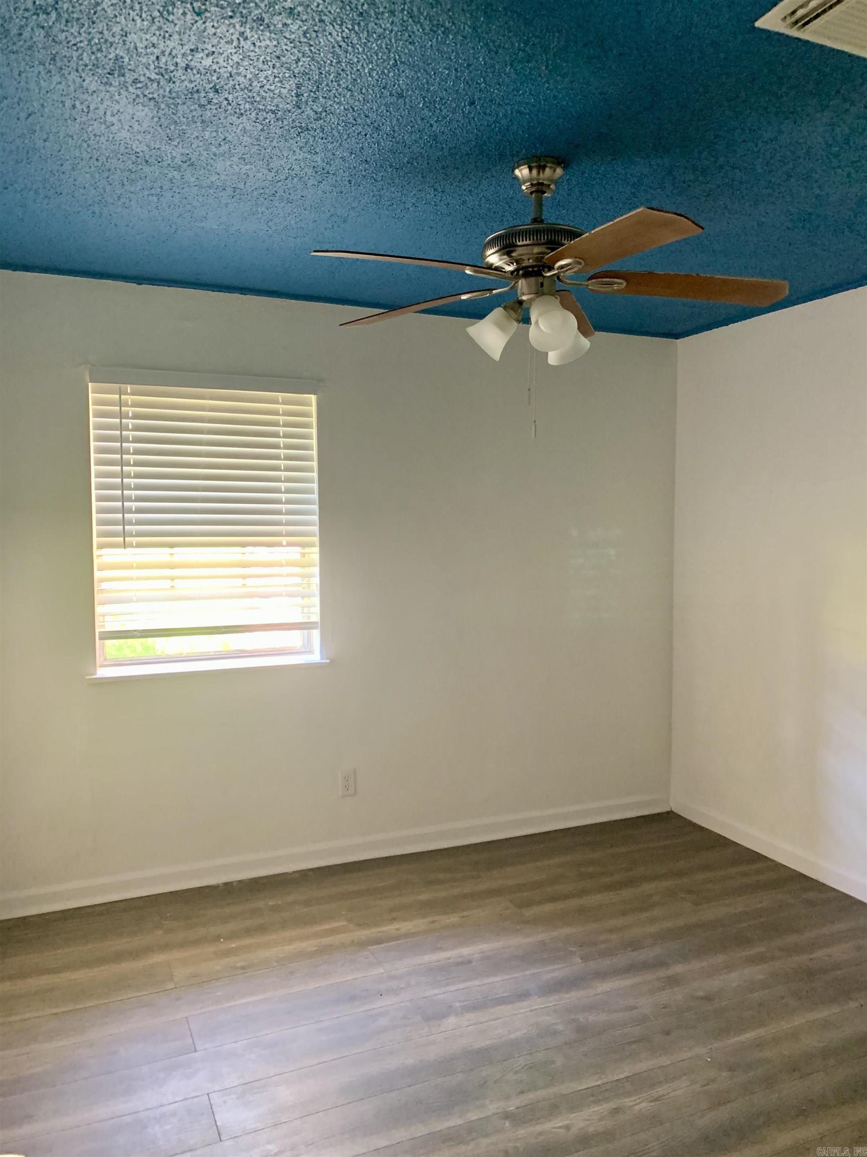 TWIN LAKES - Residential