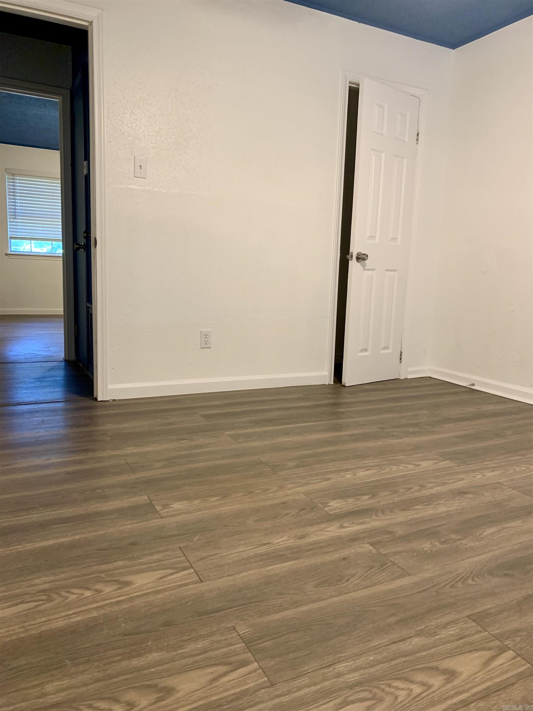 TWIN LAKES - Residential