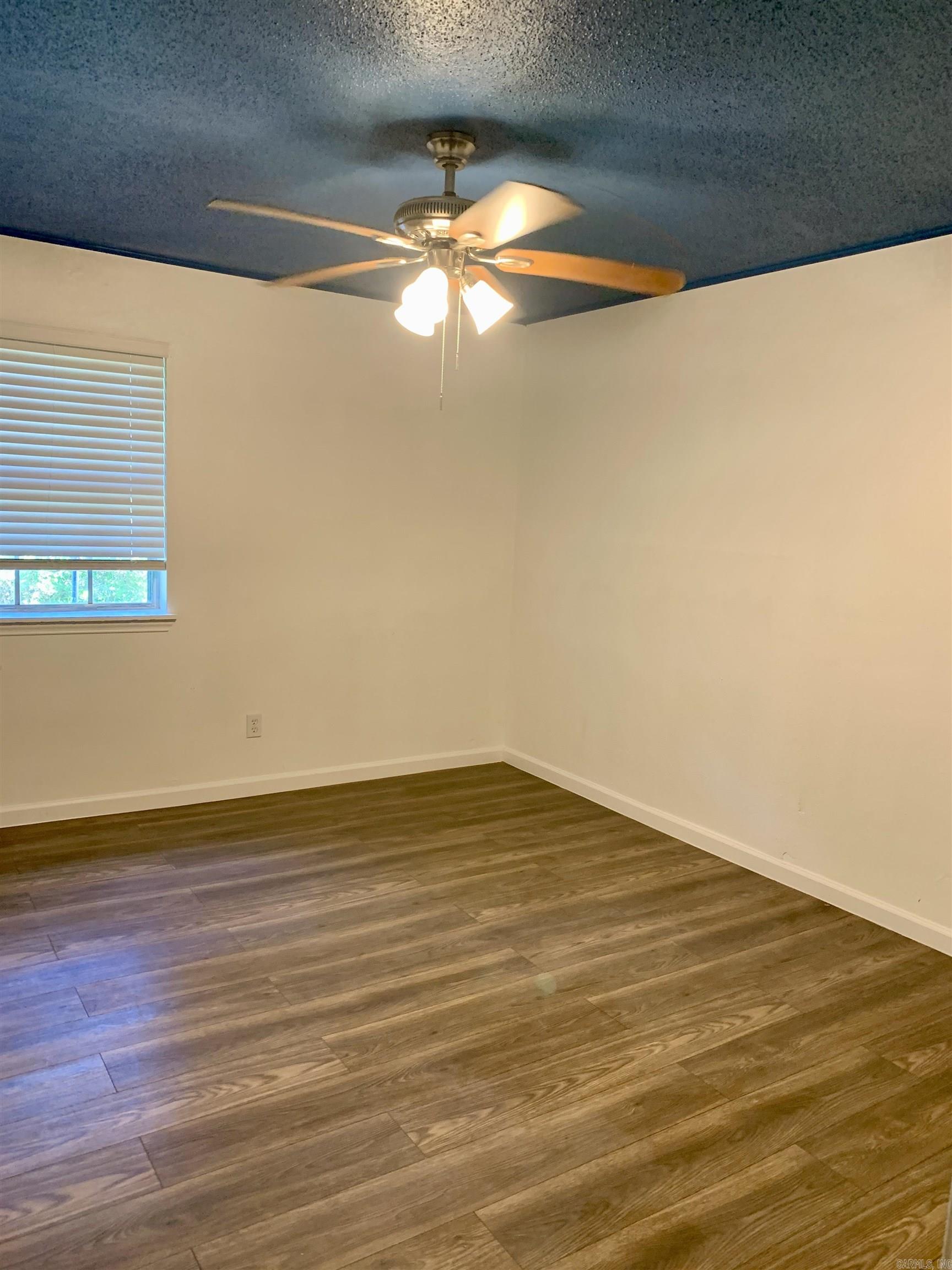 TWIN LAKES - Residential