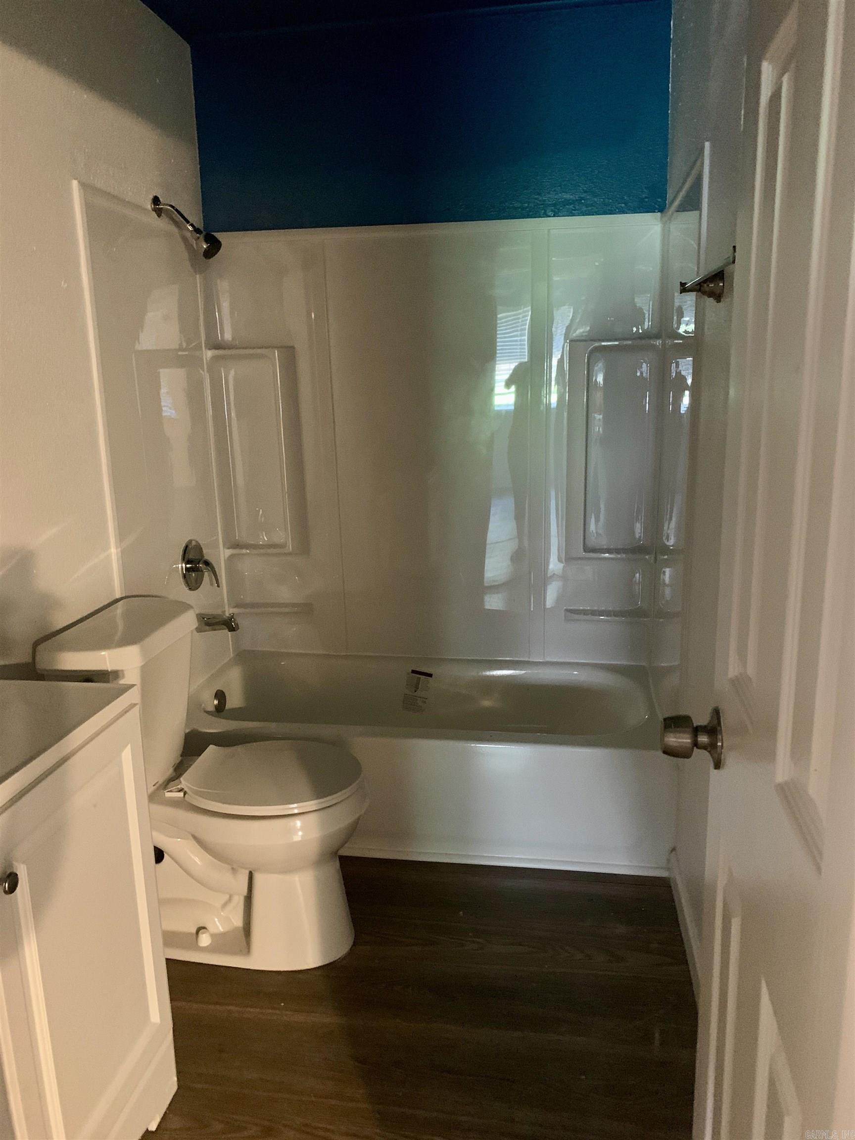 TWIN LAKES - Residential