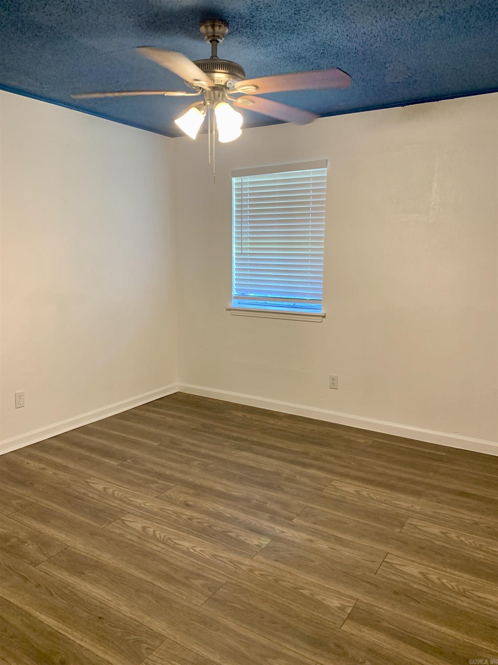 TWIN LAKES - Residential