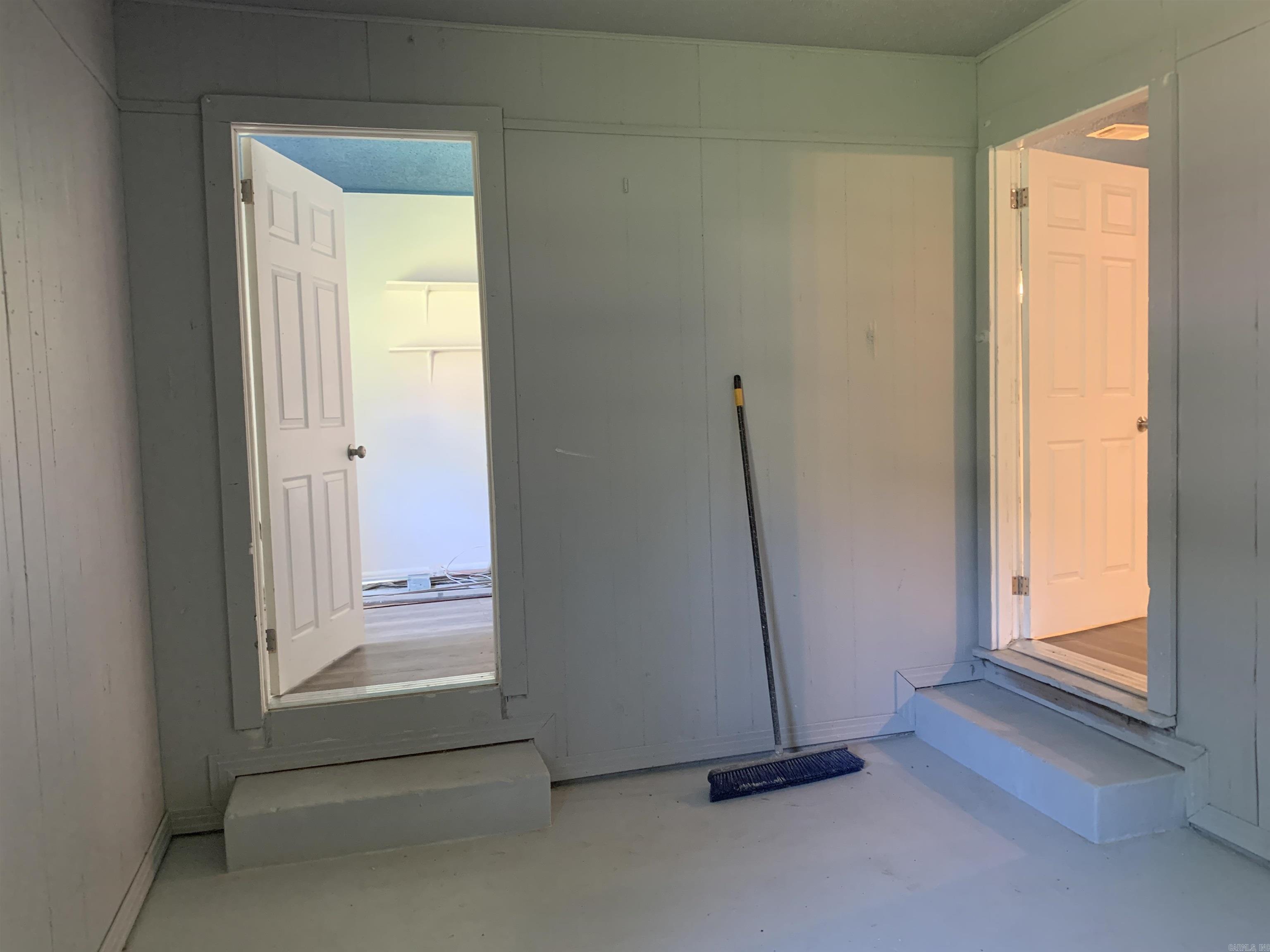 TWIN LAKES - Residential