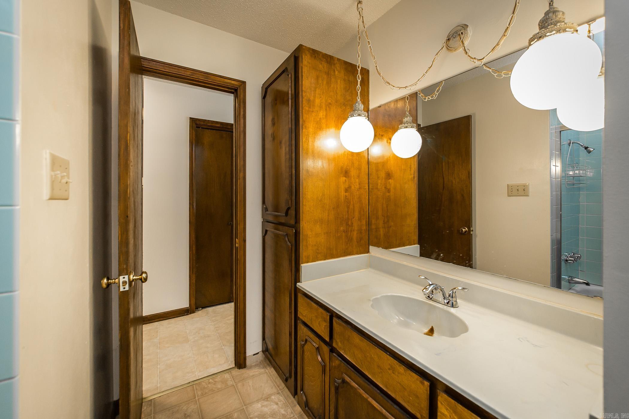 HAMILTON HILLS - Residential