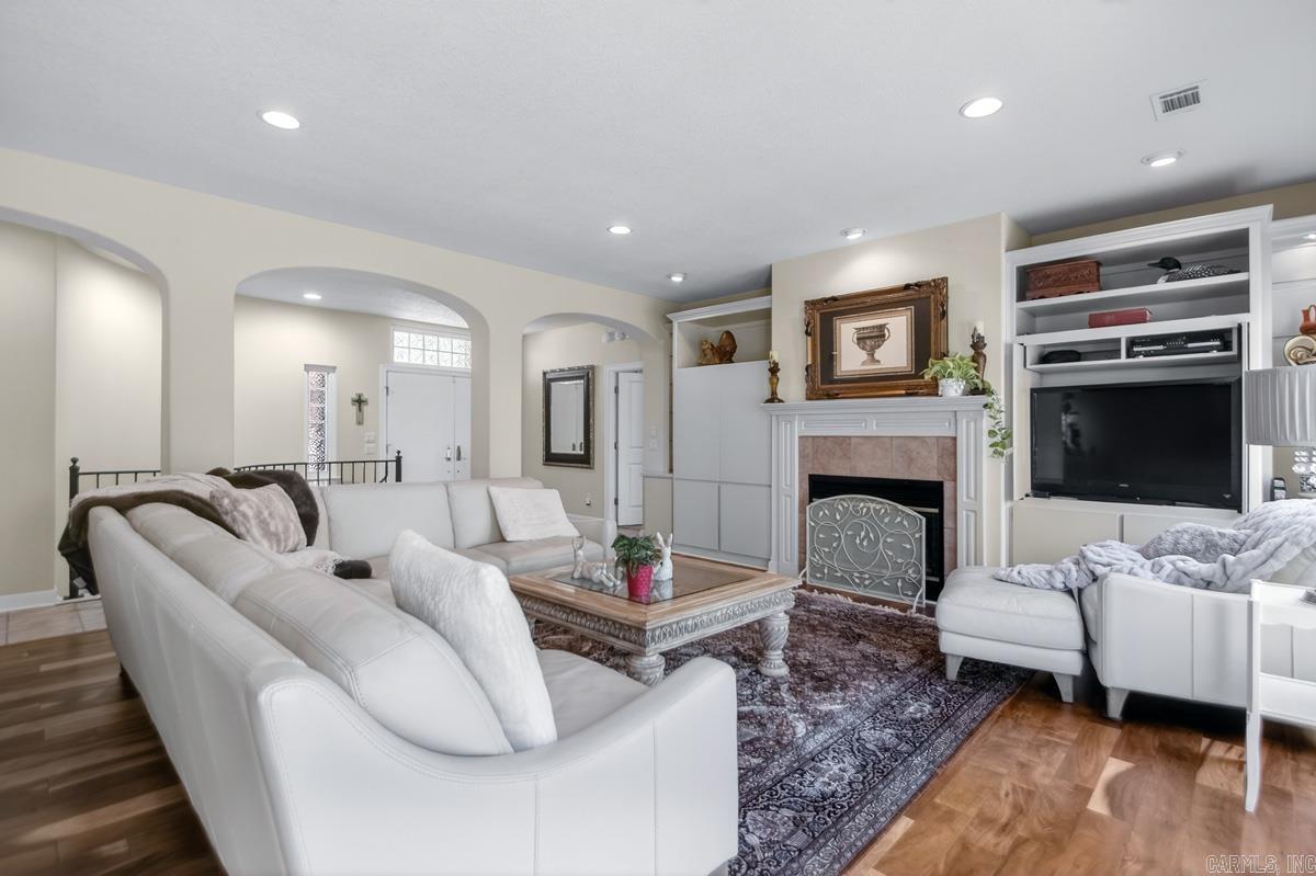 MIGUEL - Residential