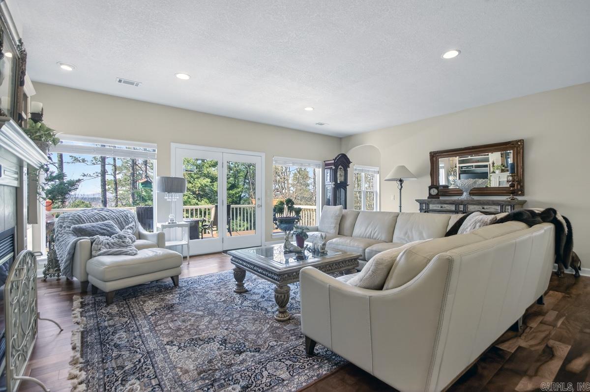 MIGUEL - Residential