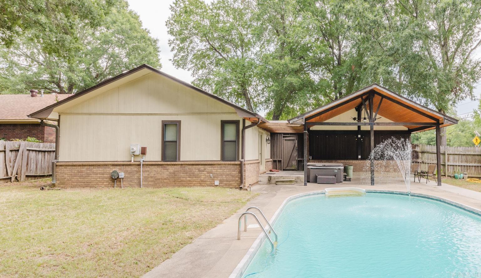 BRIAR SPRINGS - Residential