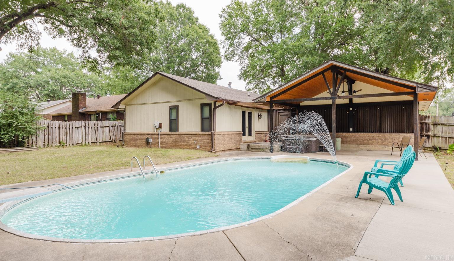 BRIAR SPRINGS - Residential