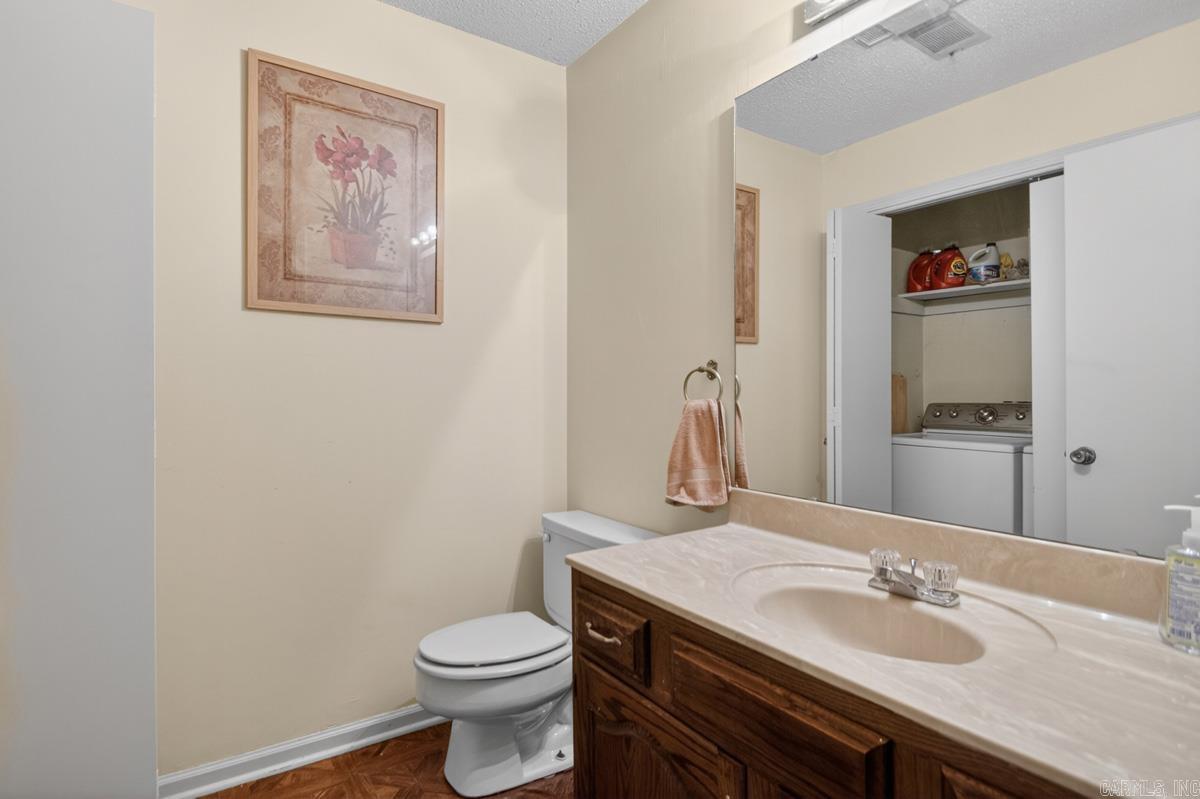 WOODLAND HILLS TO LR - Residential