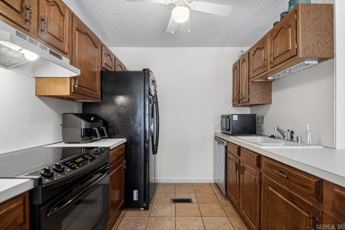WOODLAND HILLS TO LR - Residential