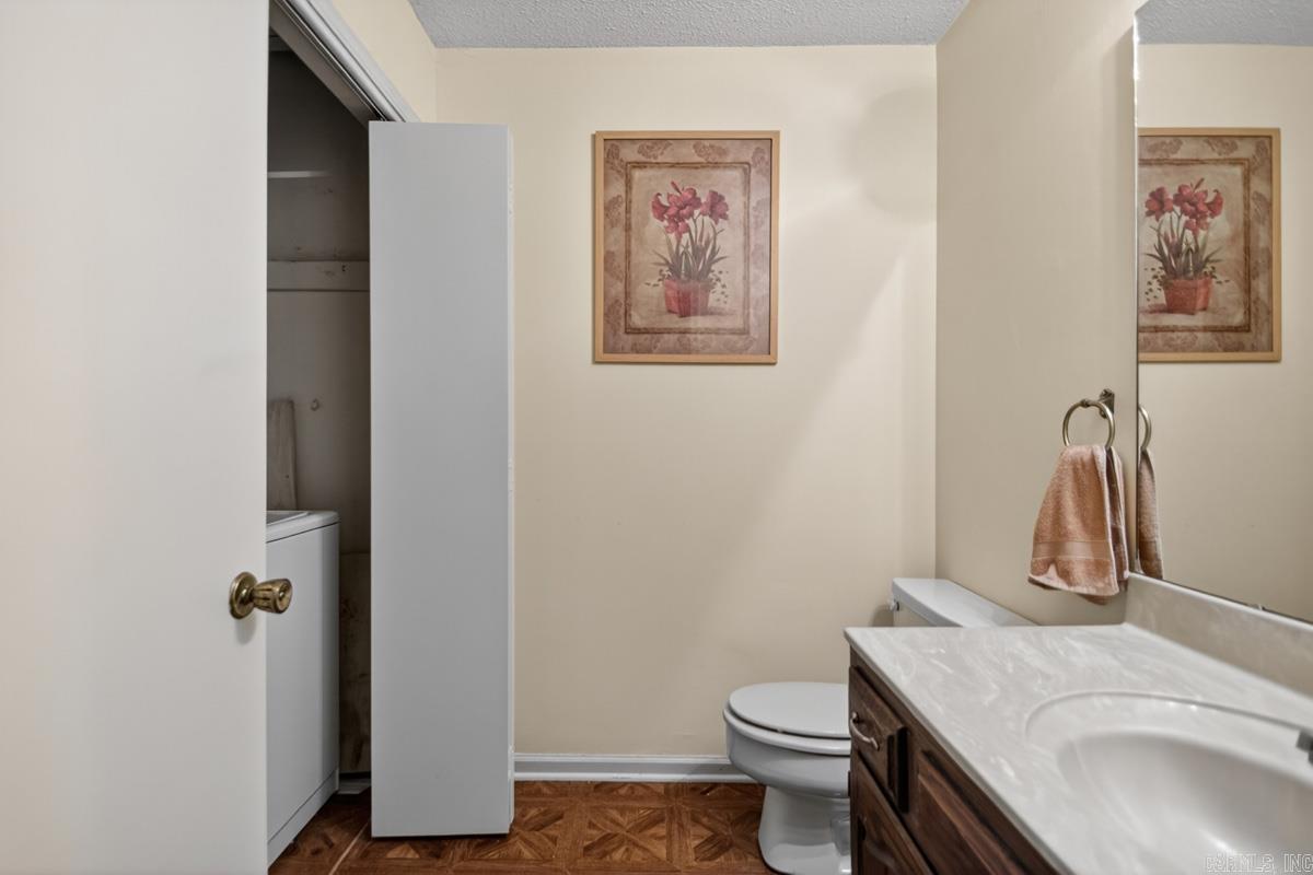 WOODLAND HILLS TO LR - Residential