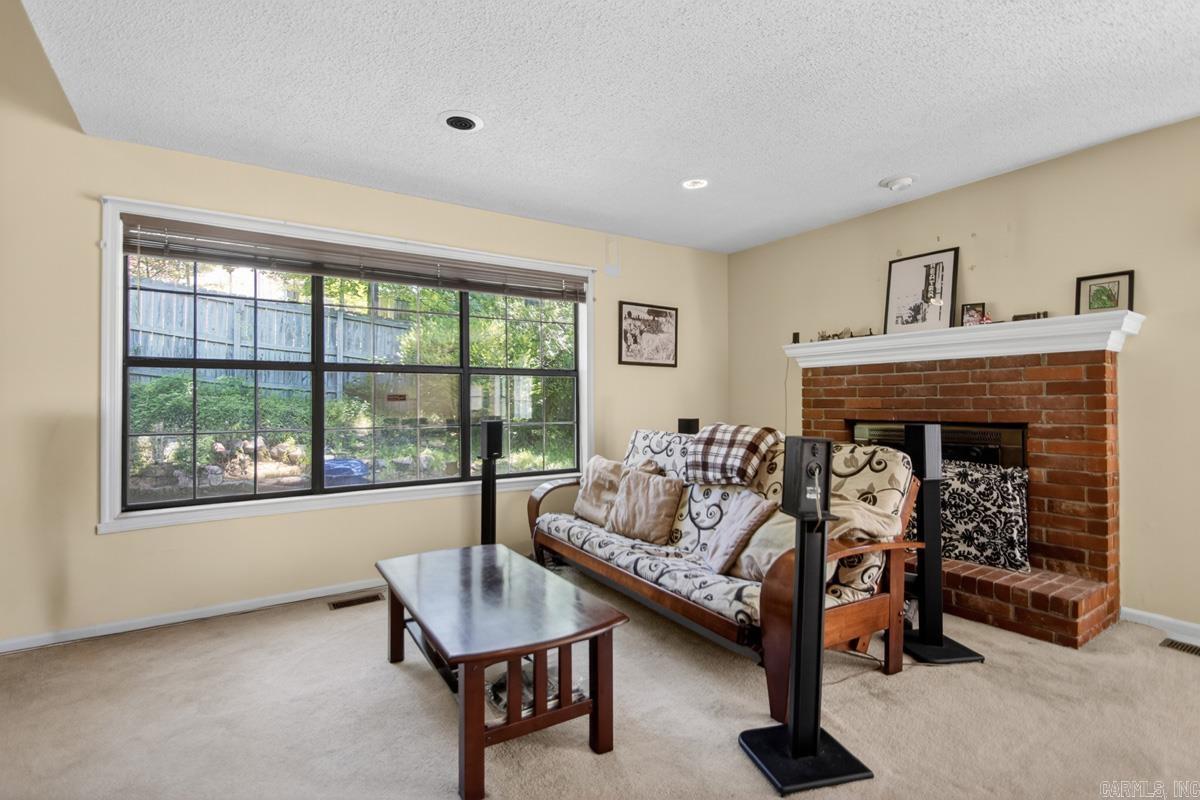 WOODLAND HILLS TO LR - Residential