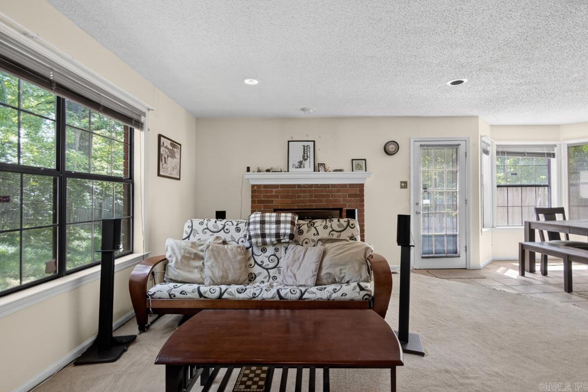 WOODLAND HILLS TO LR - Residential