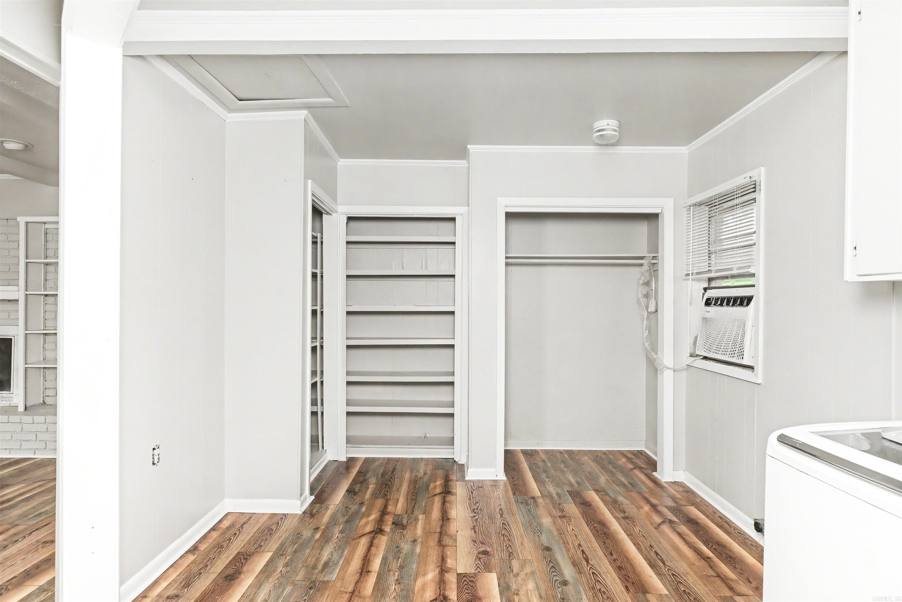 TOWN & COUNTRY ADD - Residential