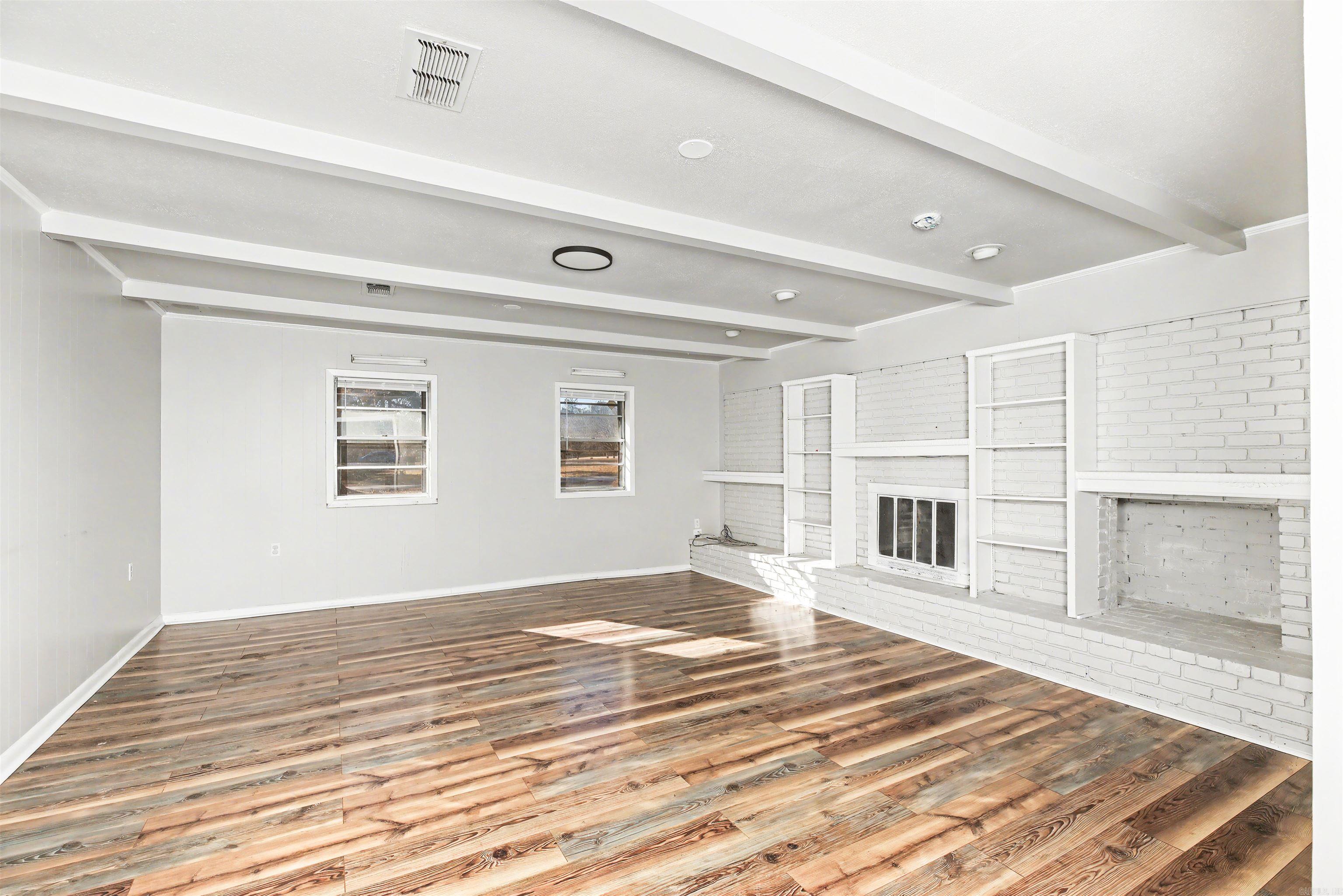 TOWN & COUNTRY ADD - Residential