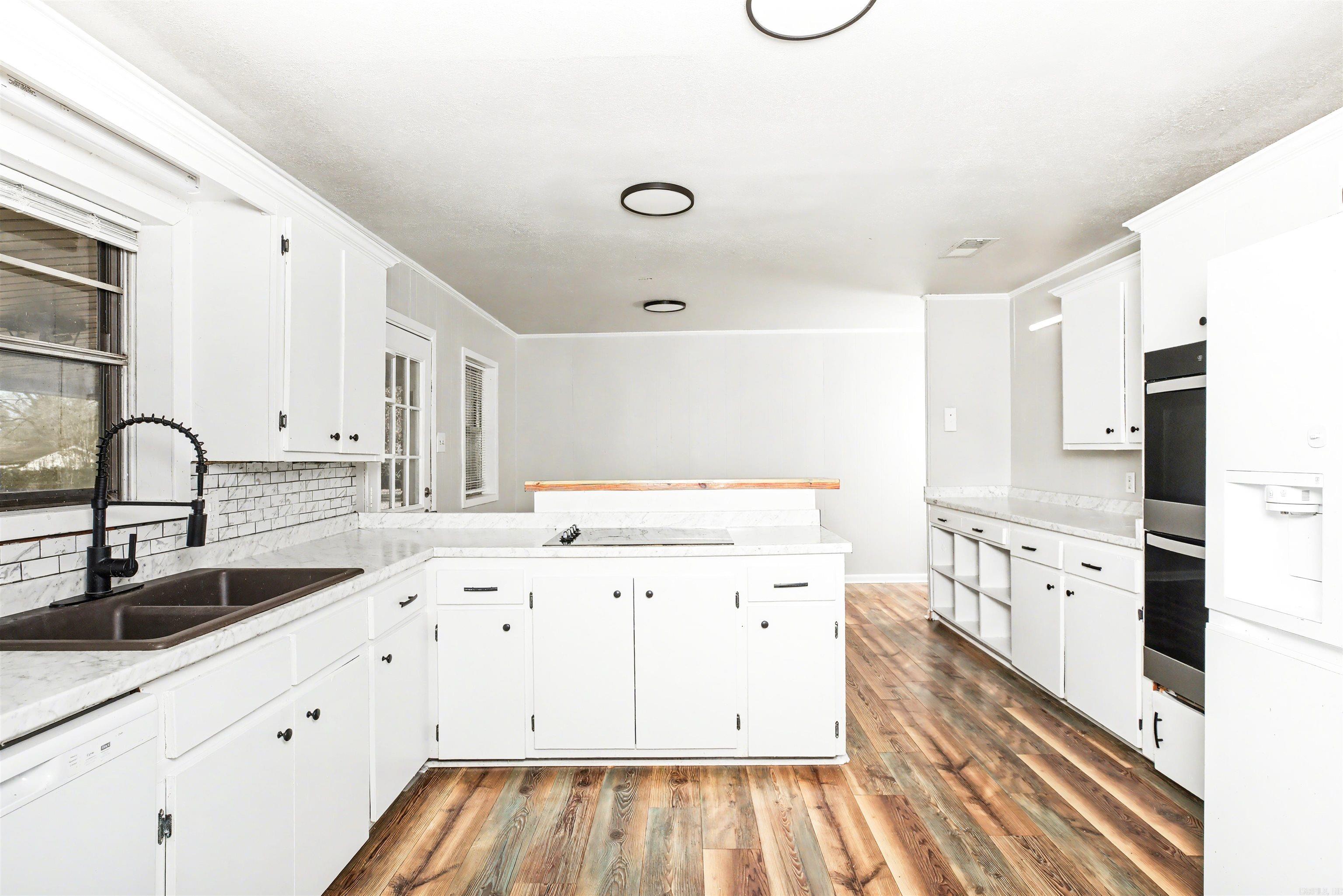 TOWN & COUNTRY ADD - Residential