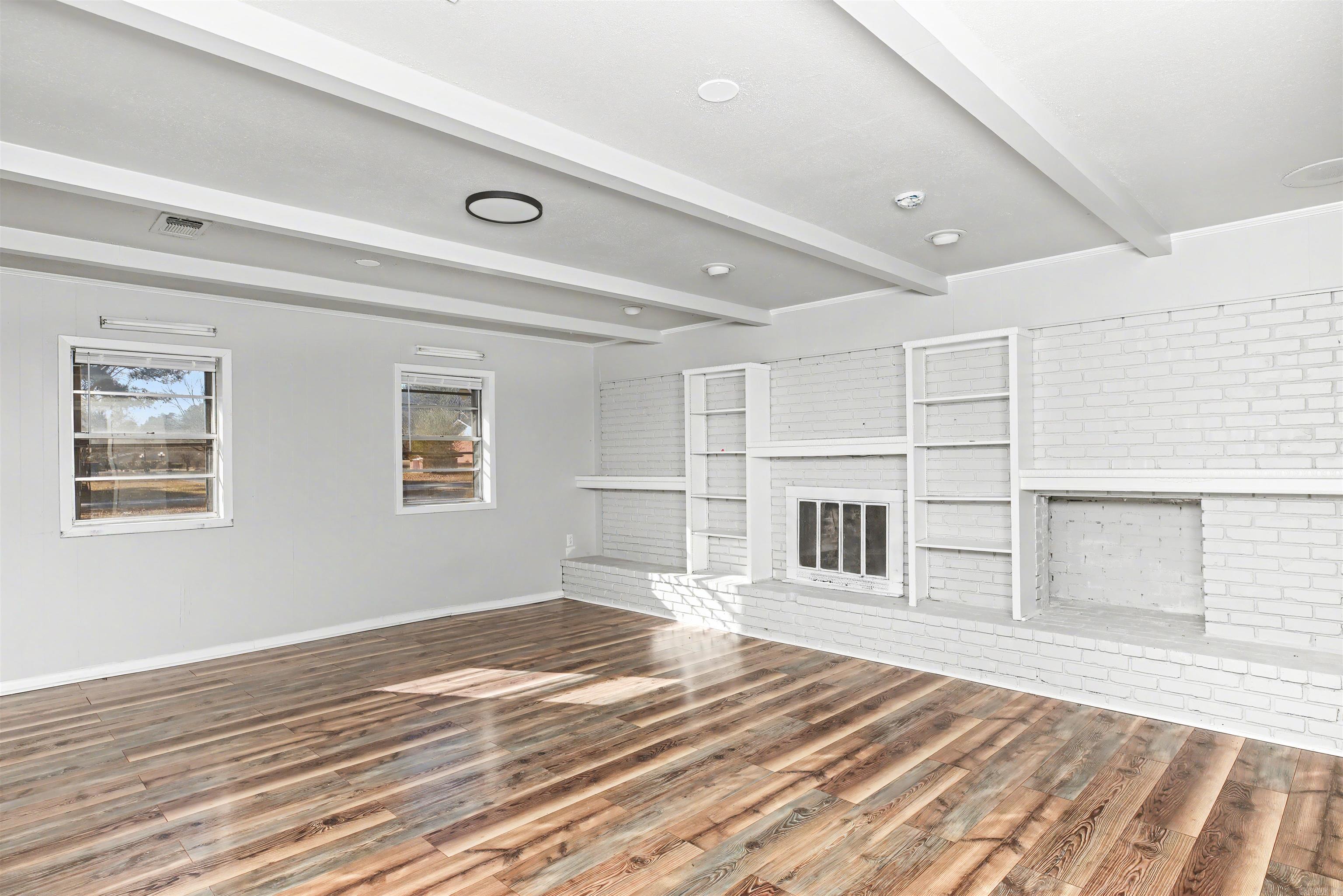 TOWN & COUNTRY ADD - Residential