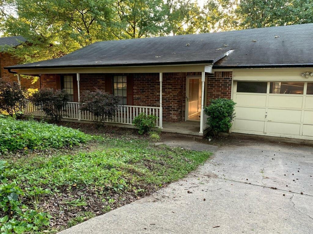 Call/text (501) 288-9849 for showing. Nice one level in West Little Rock, it is close to shopping, restaurants, hospital and access to Interstate. Great room w/ vaulted ceiling and hardwoods. Nice kitchen w/ built-in desk and eat-in-area. Fully fenced backyard with large deck. This is a non-smoking property. Pets are OK with restrictions. Lease Term: 1650/month, 12-month lease. $1650 security deposit, $300 non-refundable pet fee, $30 non-refundable application fee.